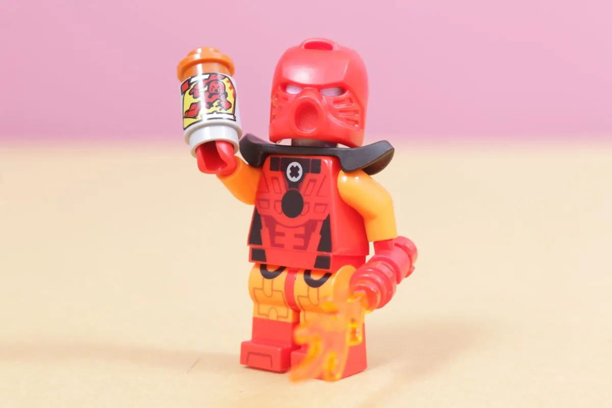 LEGO lansează o nouă minifigurină Bionicle în Seria 29: Întoarcerea legendarului Tahu într-un format inedit