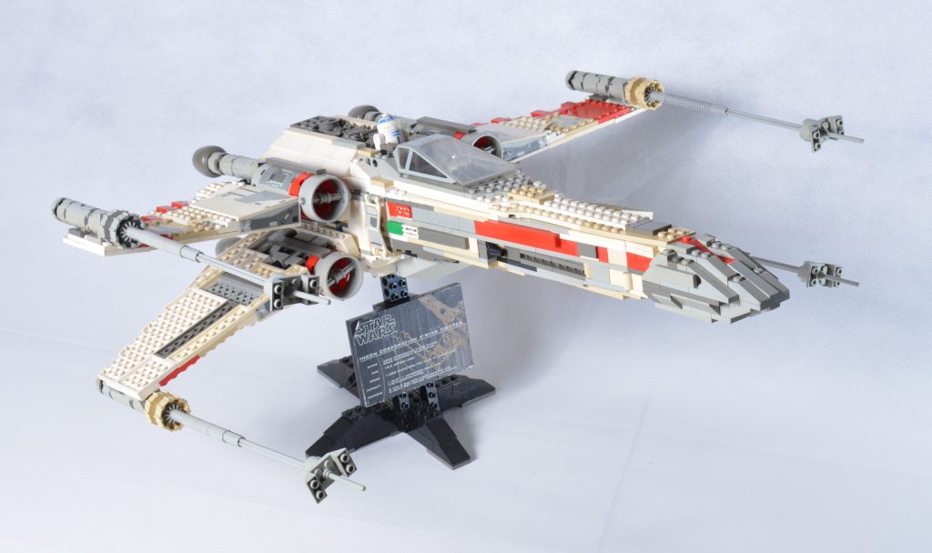LEGO lansează noul set 75442 The Mandalorian’s N-1 Starfighter și marchează 26 de ani de excelență Ultimate Collector Series
