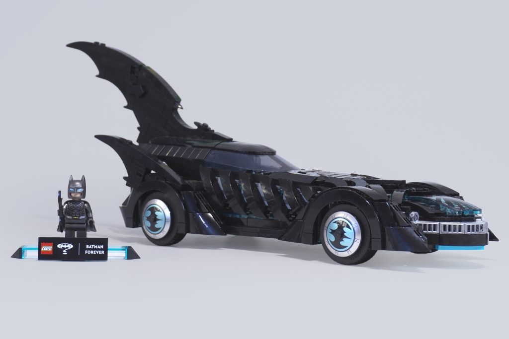 LEGO lansează detalii despre Batmobilul Batman Forever din noul joc Legacy of the Dark Knight