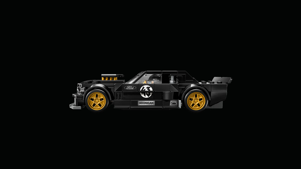 LEGO lansează legendarul Ken Block’s 1965 Ford Mustang Hoonicorn V1 (77262): O replică spectaculoasă a iconului Gymkhana