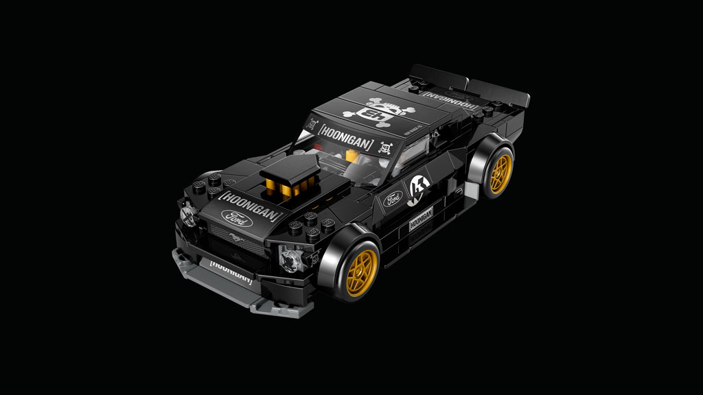 LEGO lansează legendarul Ken Block’s 1965 Ford Mustang Hoonicorn V1 (77262): O replică spectaculoasă a iconului Gymkhana