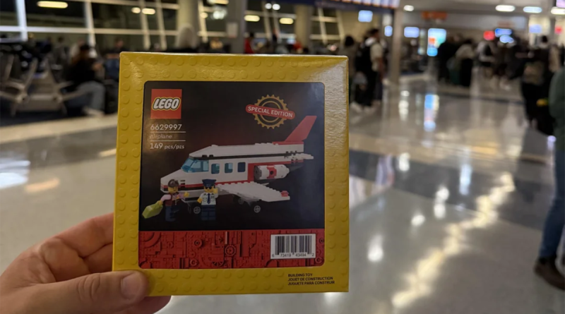 LEGO lansează un nou set exclusiv pentru aeroporturi: Detalii despre 5010053 Airplane