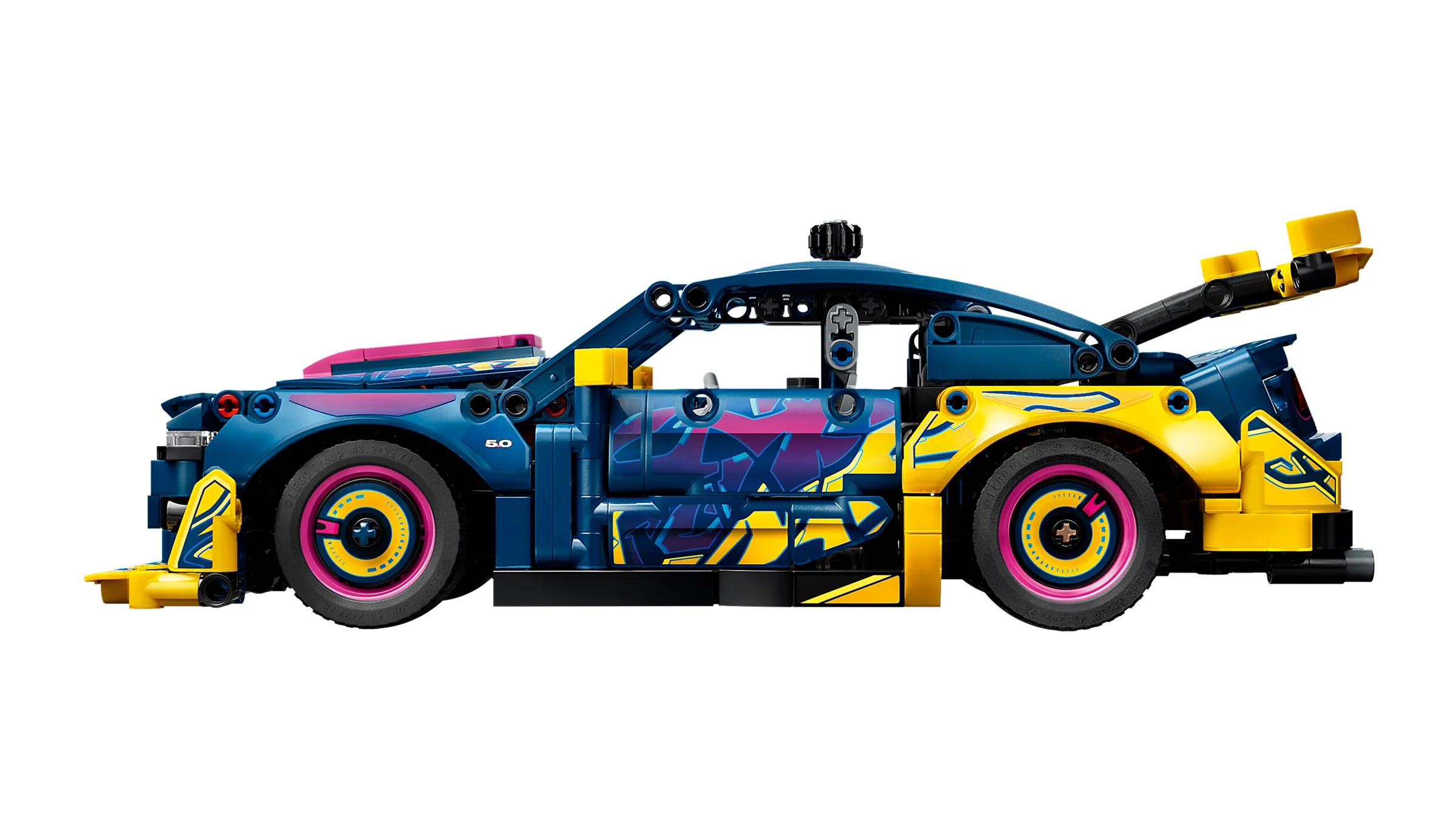 Imagine laterală a mașinii Ford GT Mustang personalizate LEGO Technic, cu detalii colorate.