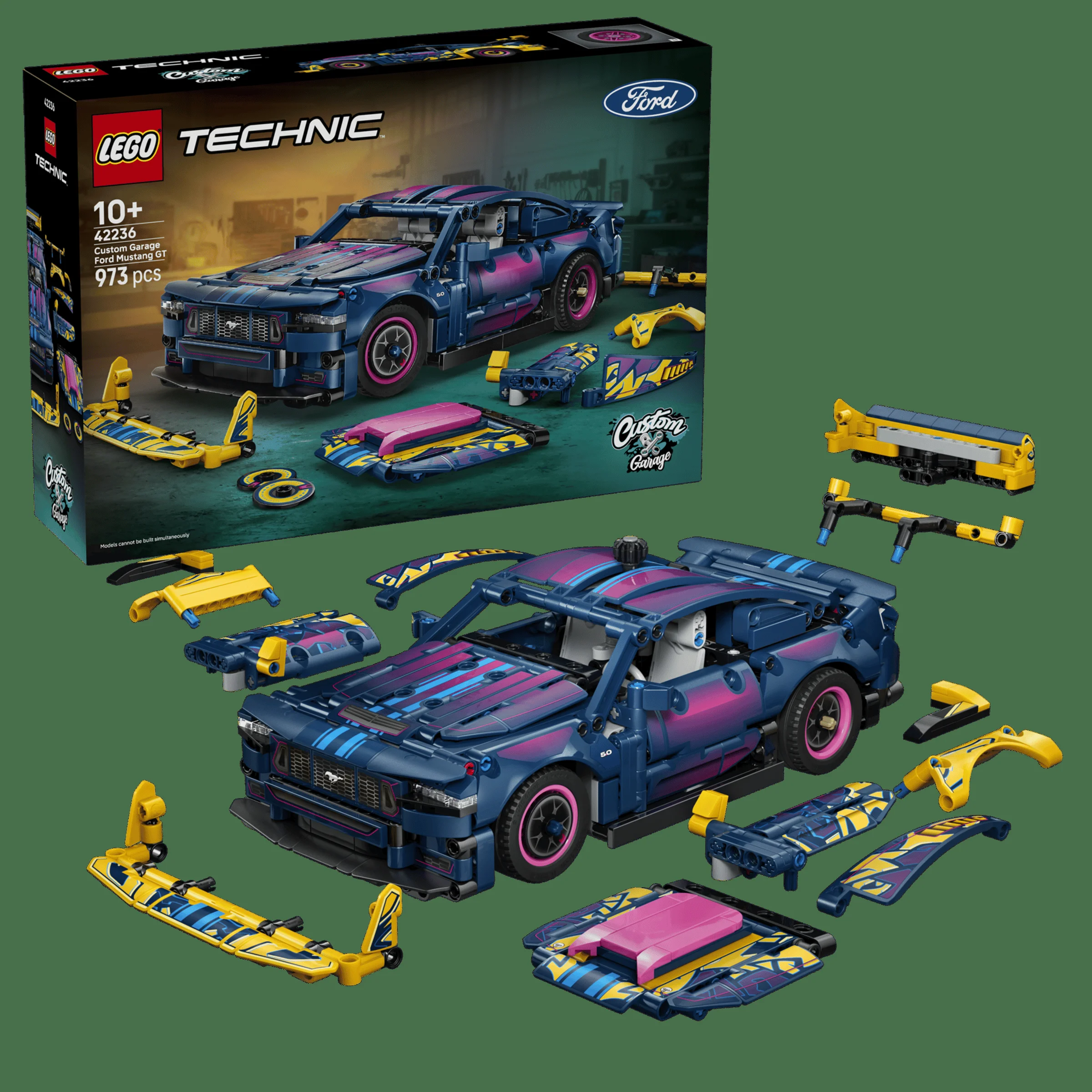 Imagine cu setul LEGO Technic 42236, Ford Mustang GT, și cutia. Include diverse piese customizabile.