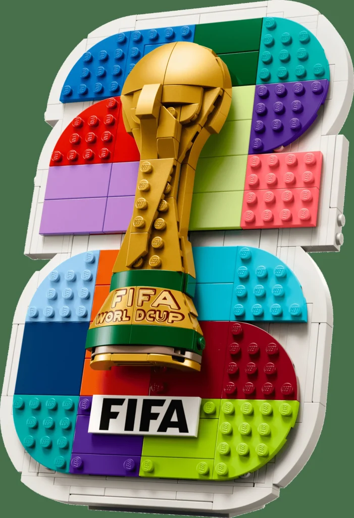 LEGO 43032 - LEGO® Editions 43032 Emblema oficială a Cupei Mondiale FIFA 2026: O construcție pentru campioni