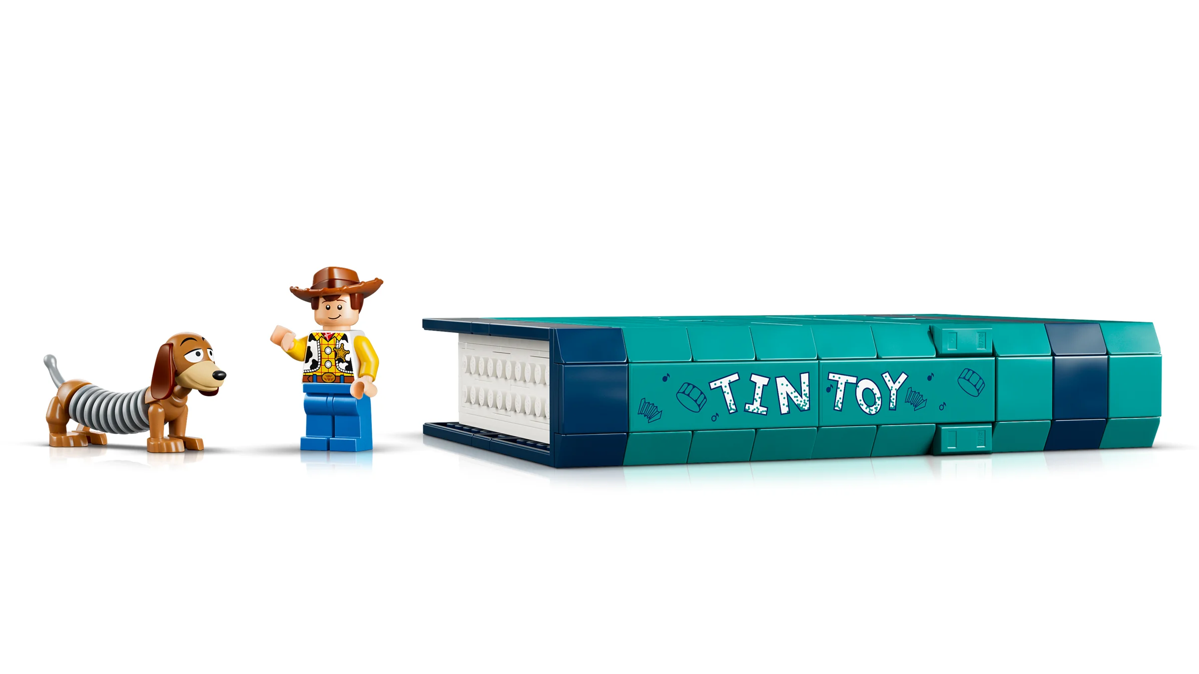 Imagine cu setul LEGO 43301 Bookends Slinky Dog, cu Woody și cartea 