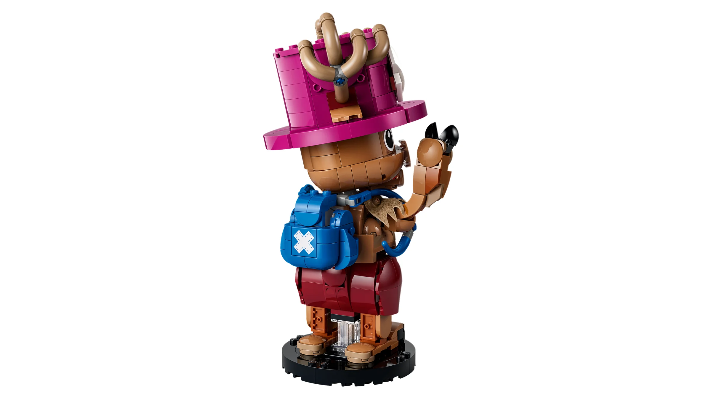 Imagine cu modelul LEGO Tony Tony Chopper, din spate, cu rucsacul albastru și pălăria roz.