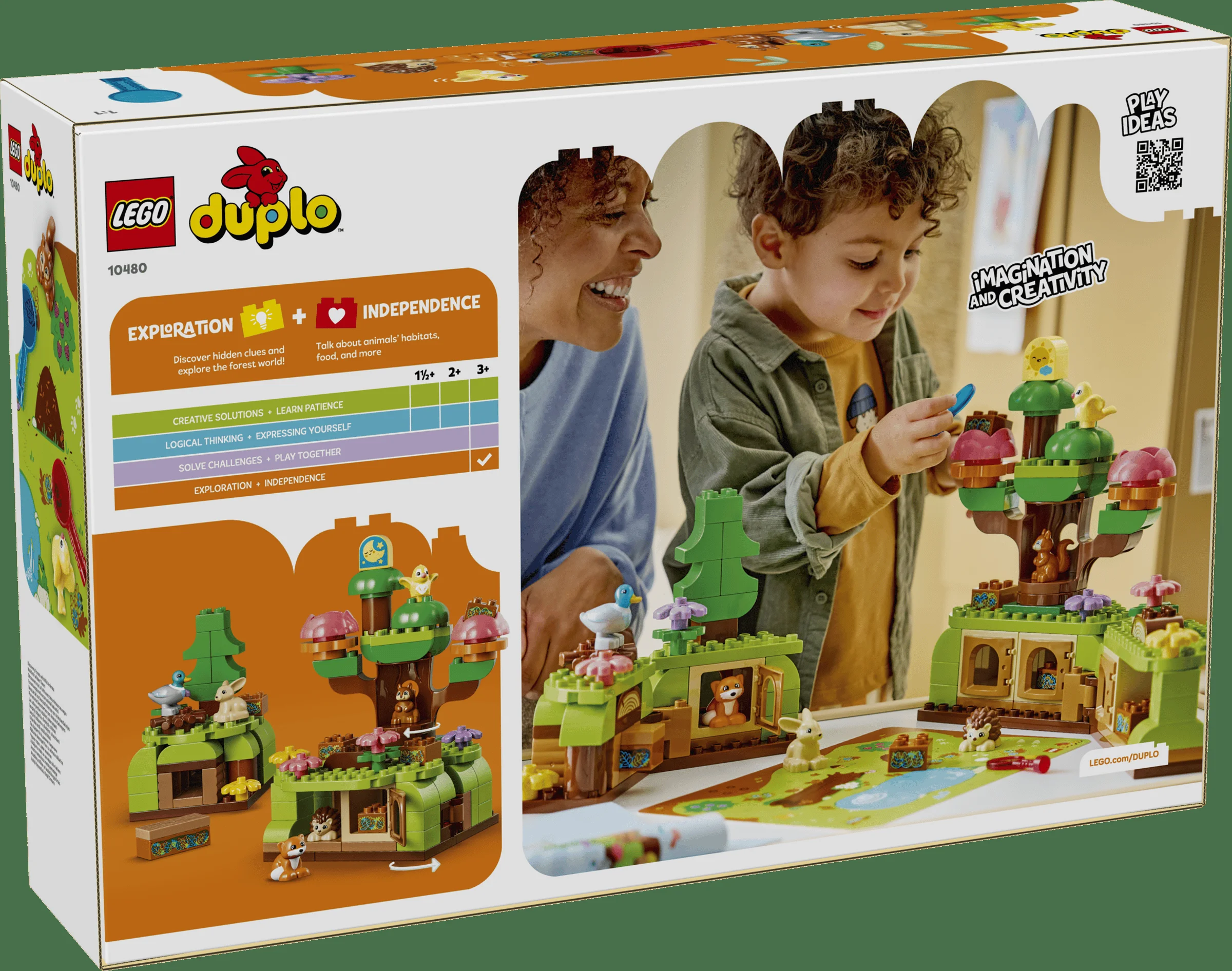 Cutia LEGO DUPLO 10480 prezintă o mamă și un copil care se joacă cu setul Pădurea Descoperirilor.