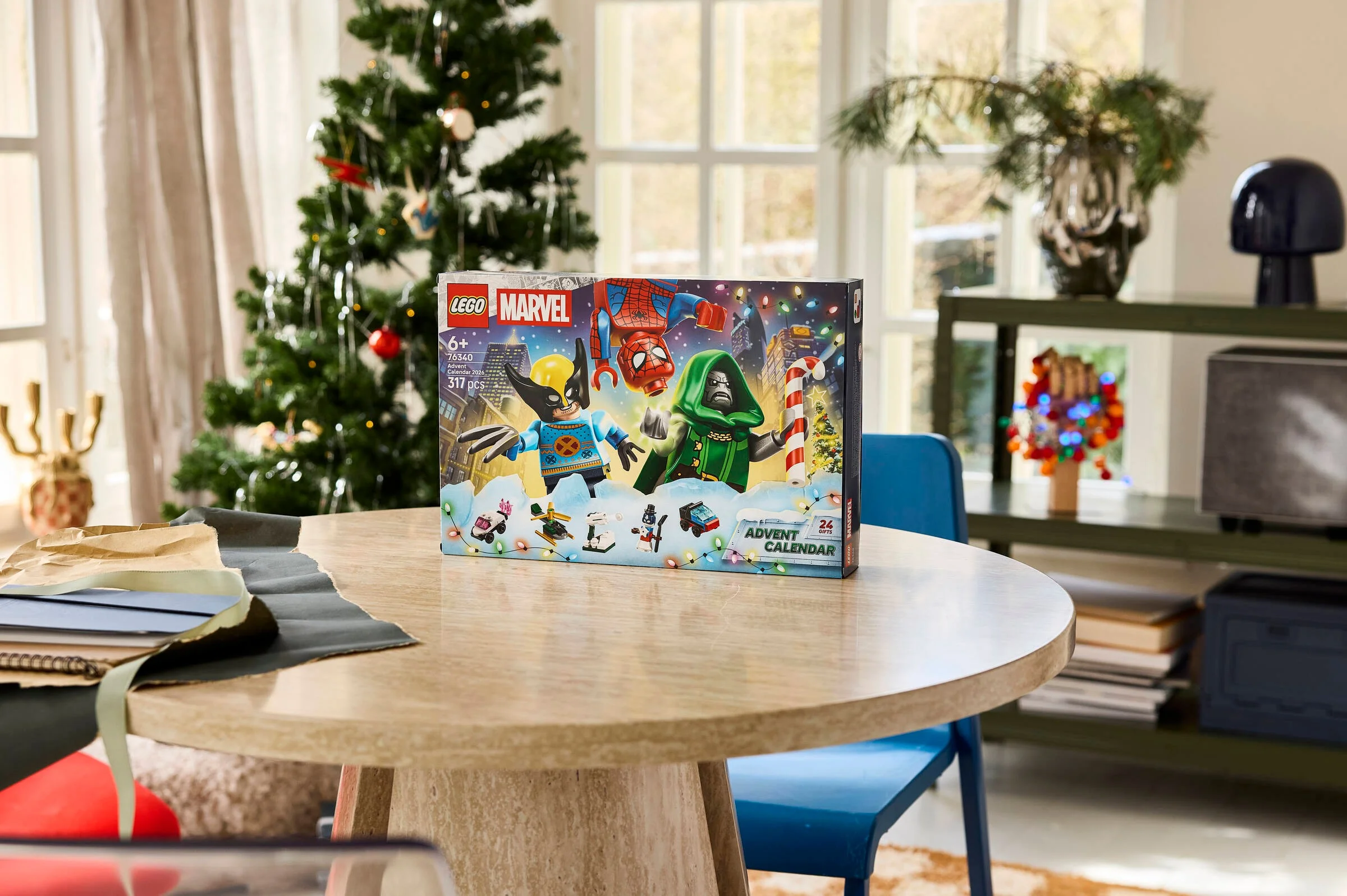 Cutia LEGO Marvel Calendar Advent 2026, cu Wolverine, Spider-Man și Doctor Doom pe copertă.