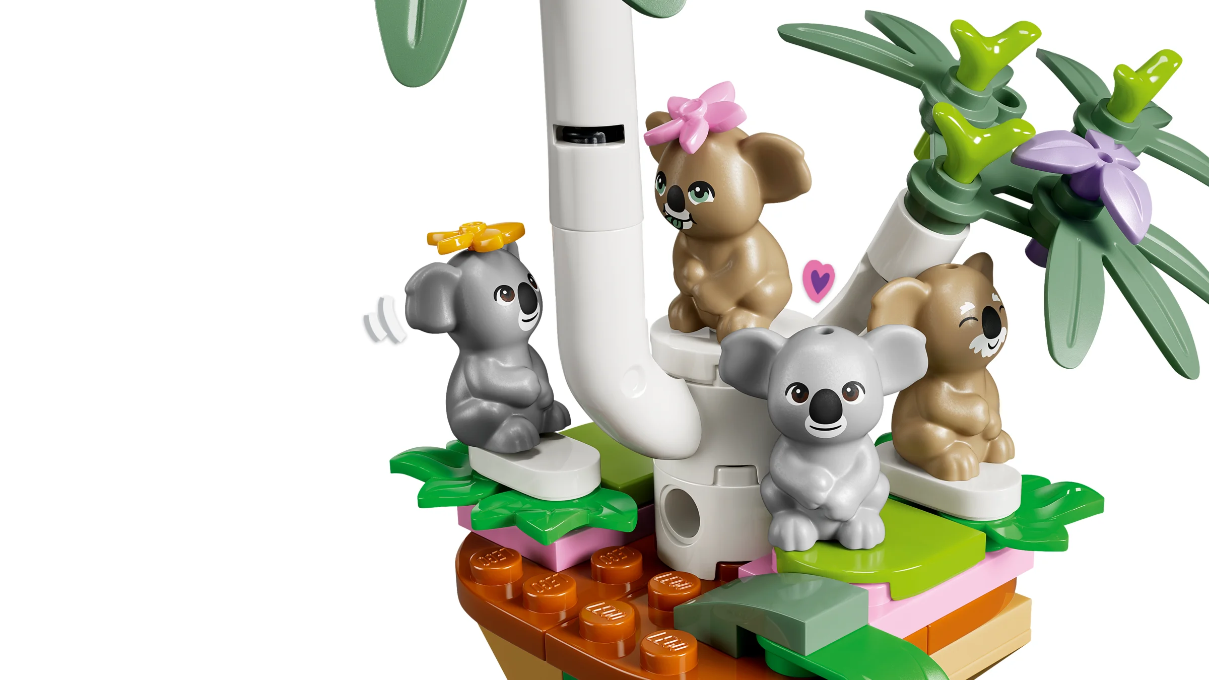 Prim-plan detaliat cu koala LEGO în habitatul lor, arătând detaliile construcției.