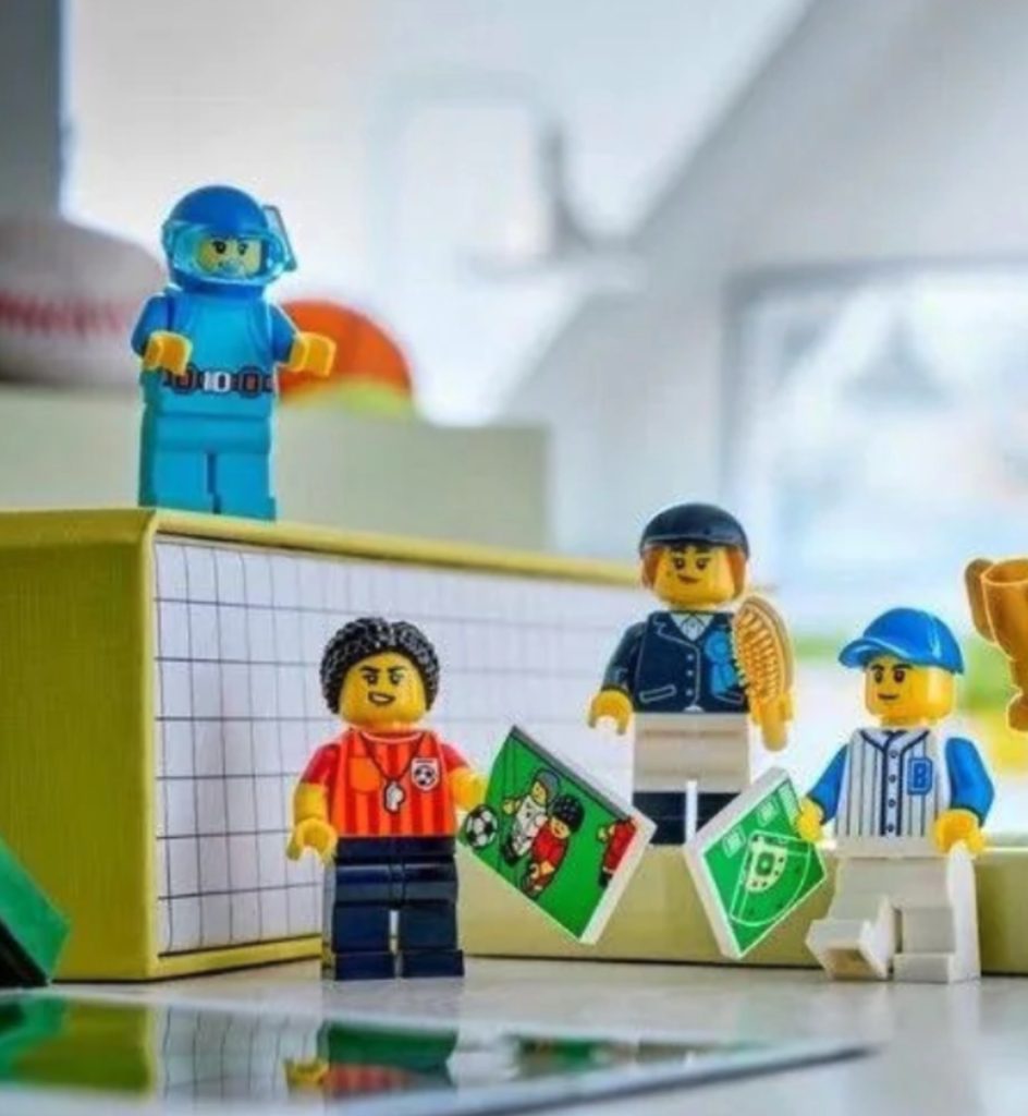 LEGO lansează o nouă selecție de personaje Build a Minifigure dedicate sportului pentru vara anului 2026