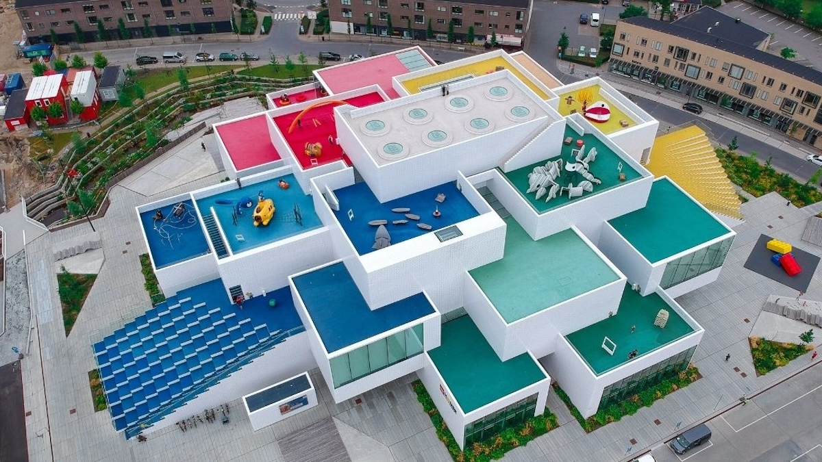 LEGO lansează o provocare globală: Sărbătorește 10 ani de LEGO House prin creativitate și premii exclusive