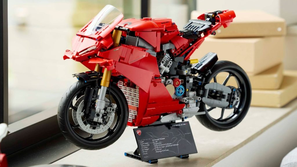 Noi detalii despre LEGO Technic Ducati Desmo 450 MX Factory Motorcycle: O nouă eră a motocrossului în 2026