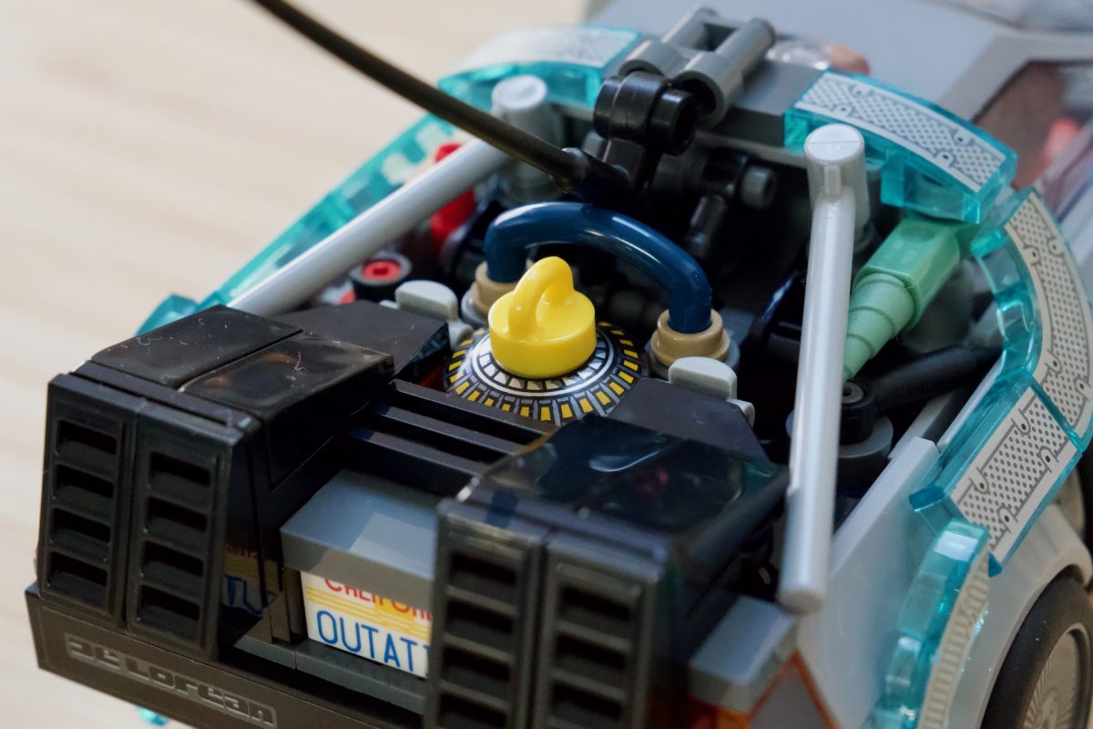 Ofertă specială: LEGO Speed Champions 77256 Time Machine from Back to the Future primește prima reducere majoră de 20%