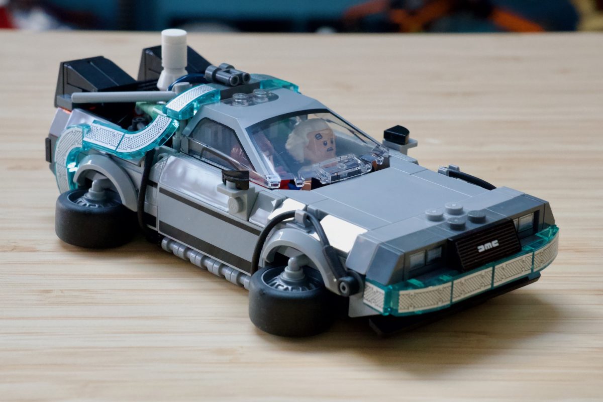 Ofertă specială: LEGO Speed Champions 77256 Time Machine from Back to the Future primește prima reducere majoră de 20%