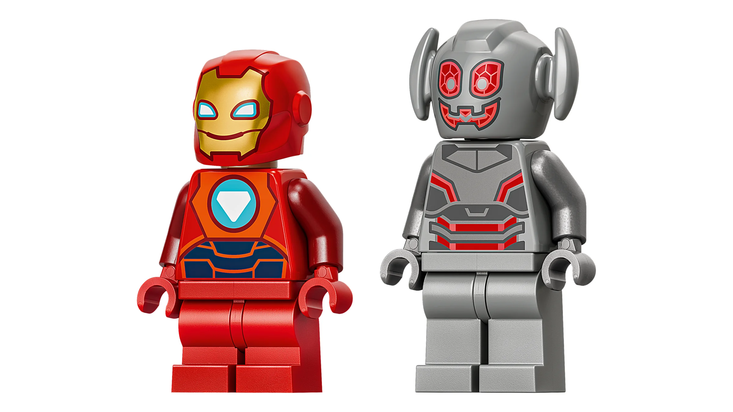 Prim plan cu minifigurinele Iron Man și Ultron din setul LEGO 11209. Detalii clare ale designului.