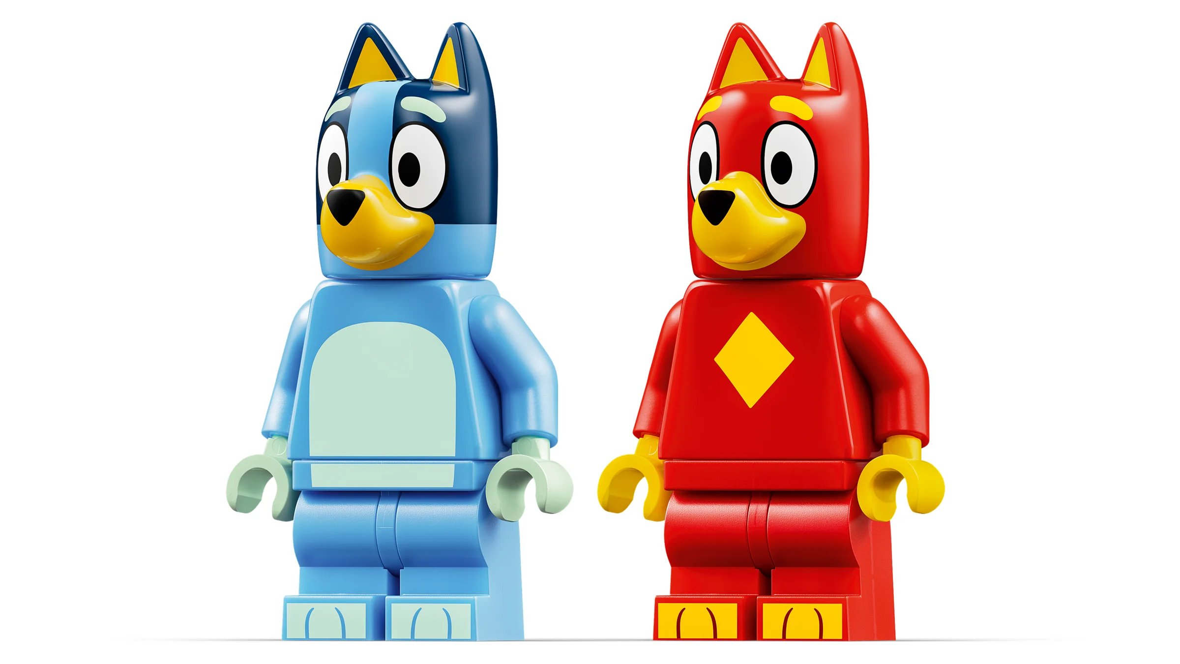 Bluey și Rusty ca figurine LEGO, detaliu. Personaje simpatice, aspect detaliat.