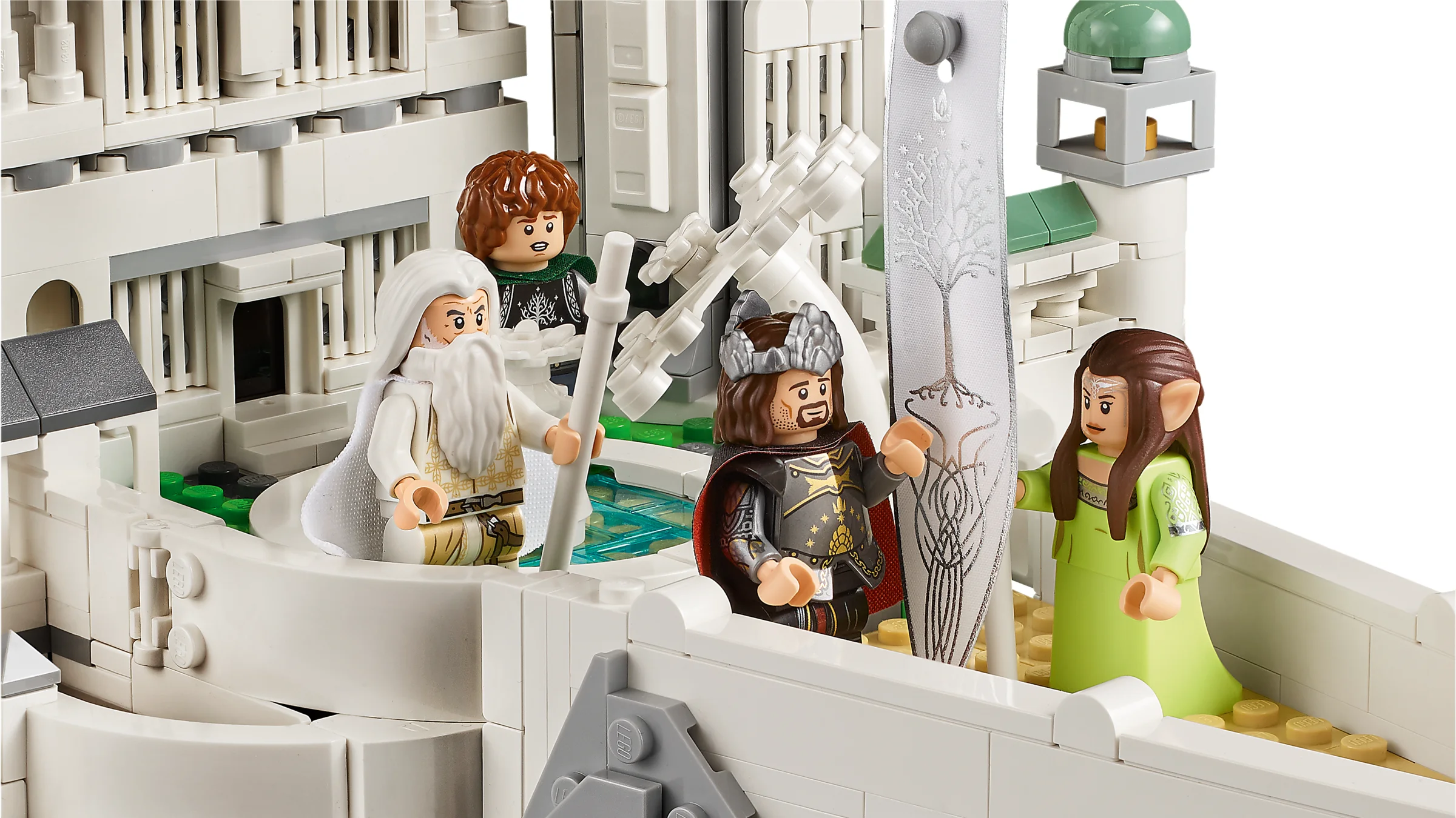 Prim-plan cu minifigurinele din Minas Tirith: Gandalf, Pippin, Denethor, Elrond.