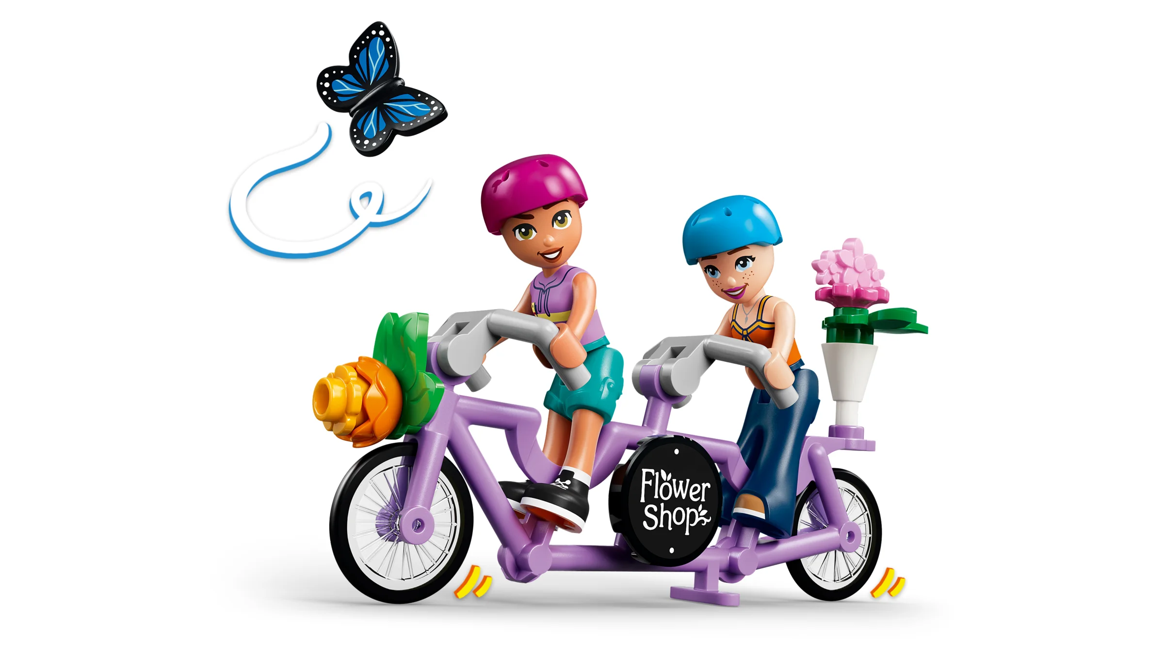 Două minifigurine pe o bicicletă tandem mov, cu flori și un fluture albastru.