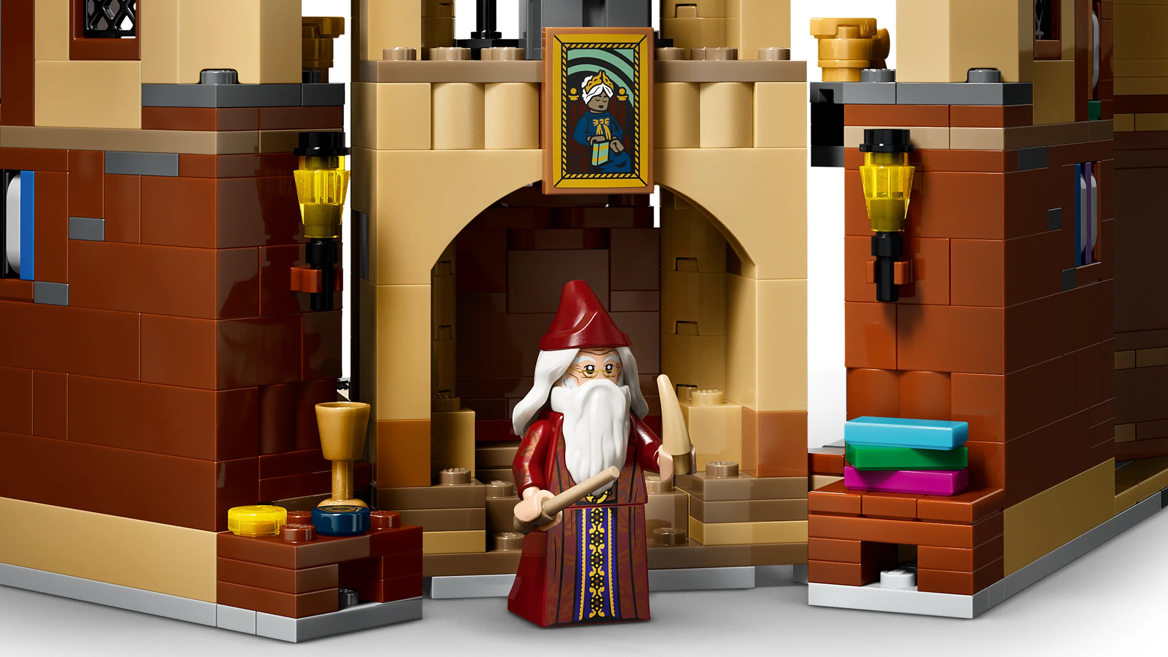 Biroul lui Dumbledore, o încăpere detaliată cu figurina LEGO Dumbledore în prim plan.