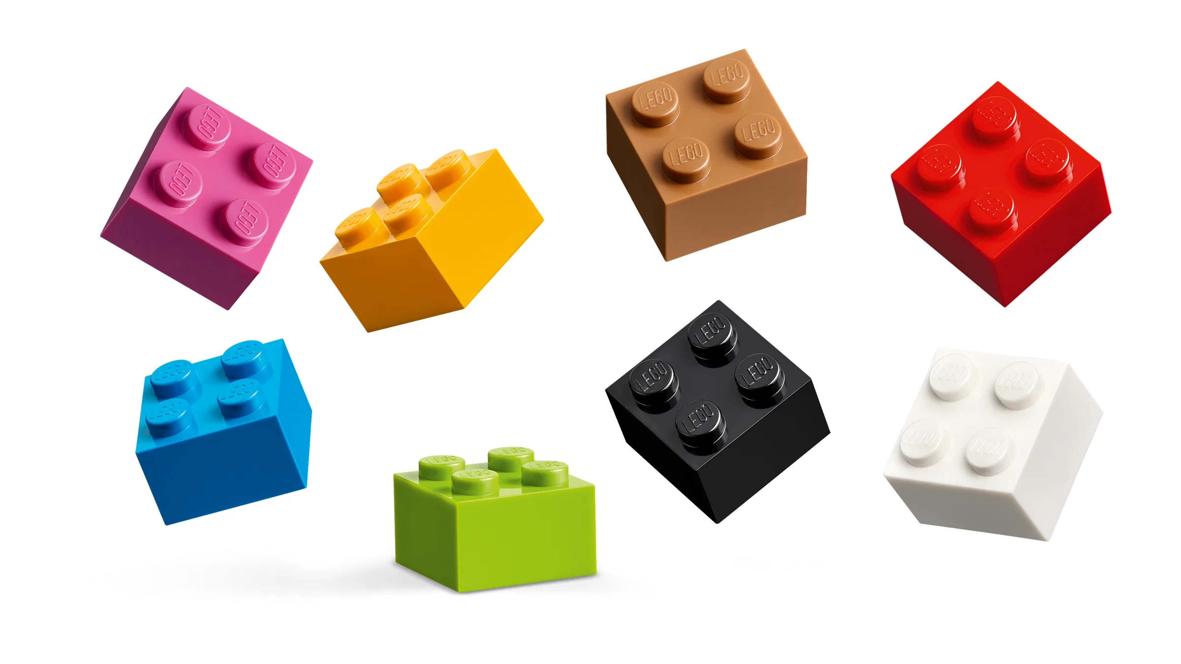 Setul include cărămizi LEGO colorate: roz, galben, maro, roșu, albastru, verde, negru și alb.