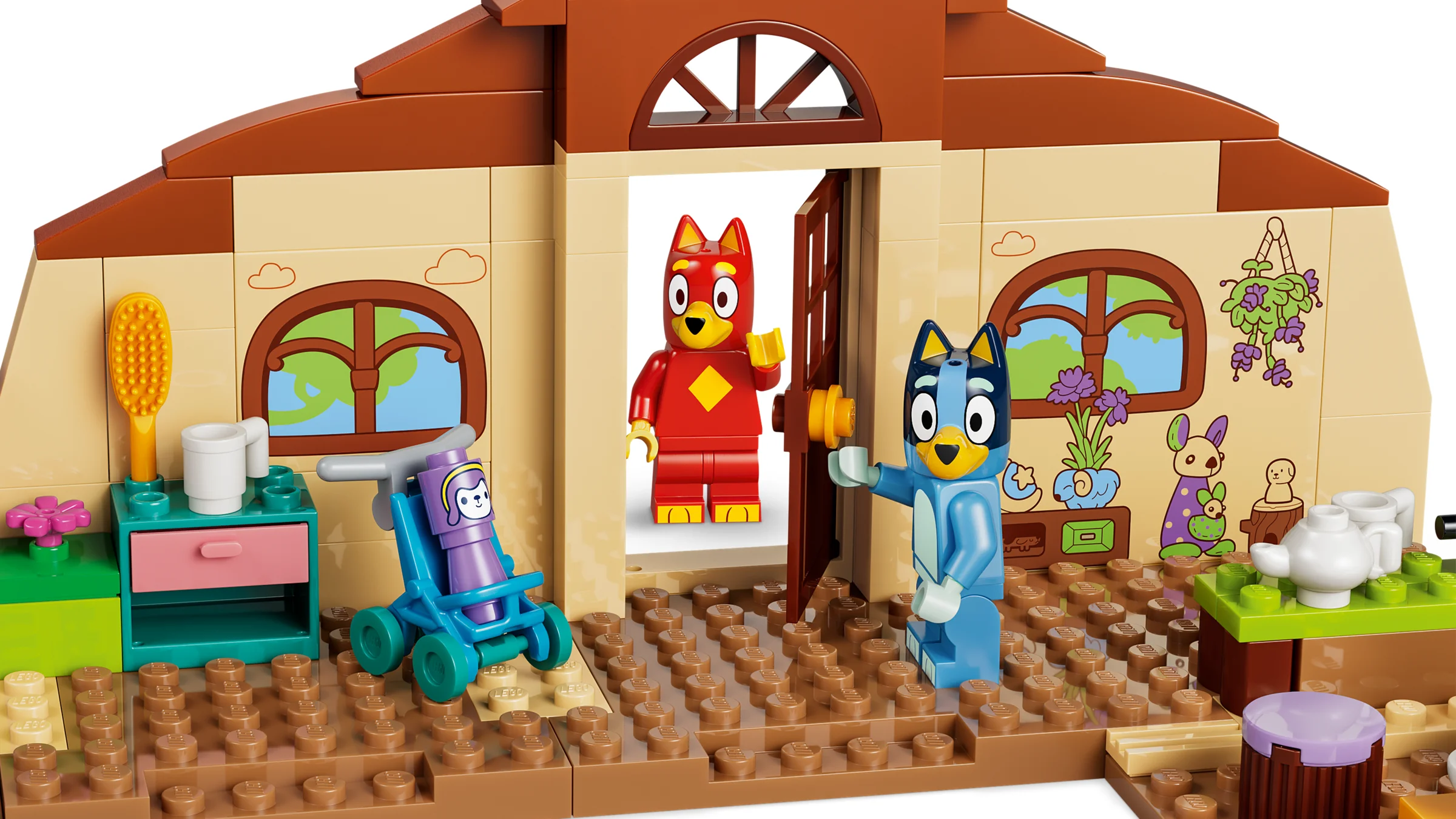 Imagine cu setul LEGO Bluey 11221, cu Bluey și Rusty în școală. Detalii colorate și jucăușe.