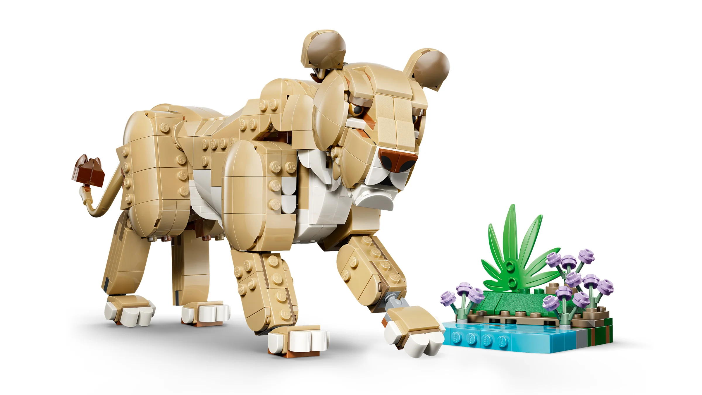 Leu maiestuos din LEGO Creator 31386, cu detalii realiste și accesorii vegetale.