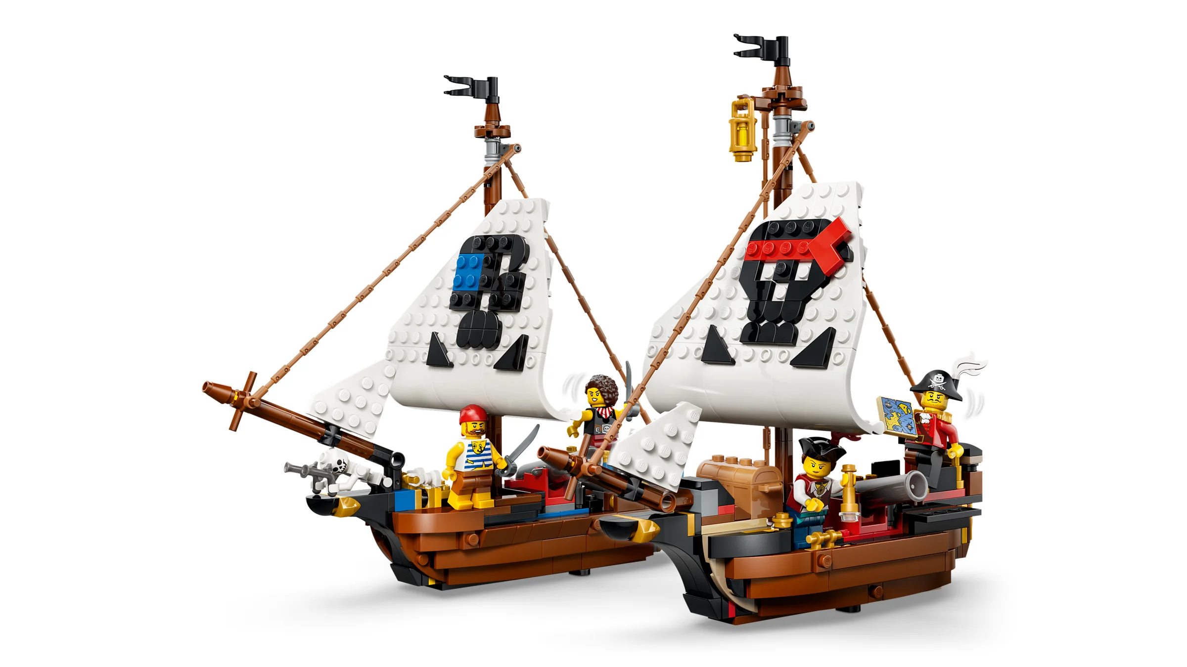 Imagine cu două corăbii pirate LEGO, ce prezintă detalii și minifigurine.