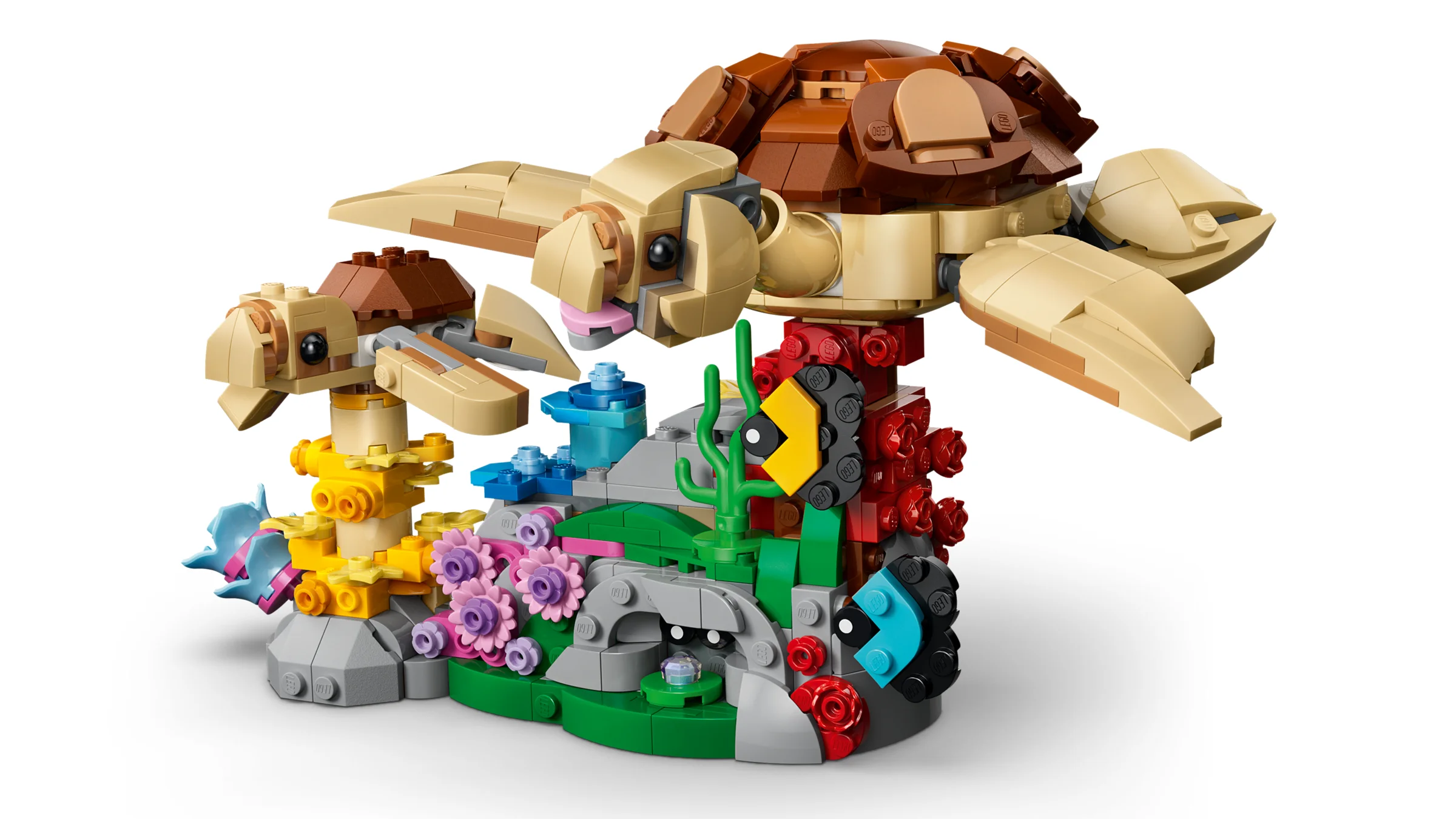 Set LEGO Creator cu o familie de țestoase marine construite din cărămizi colorate.