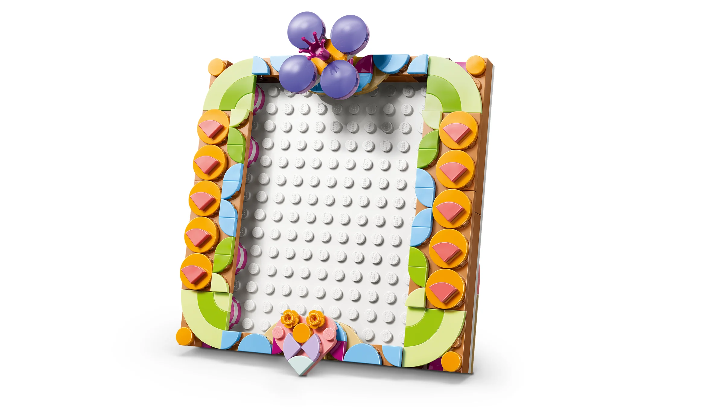 Imagine cu aranjamentul floral LEGO 31390, un tablou viu și colorat.
