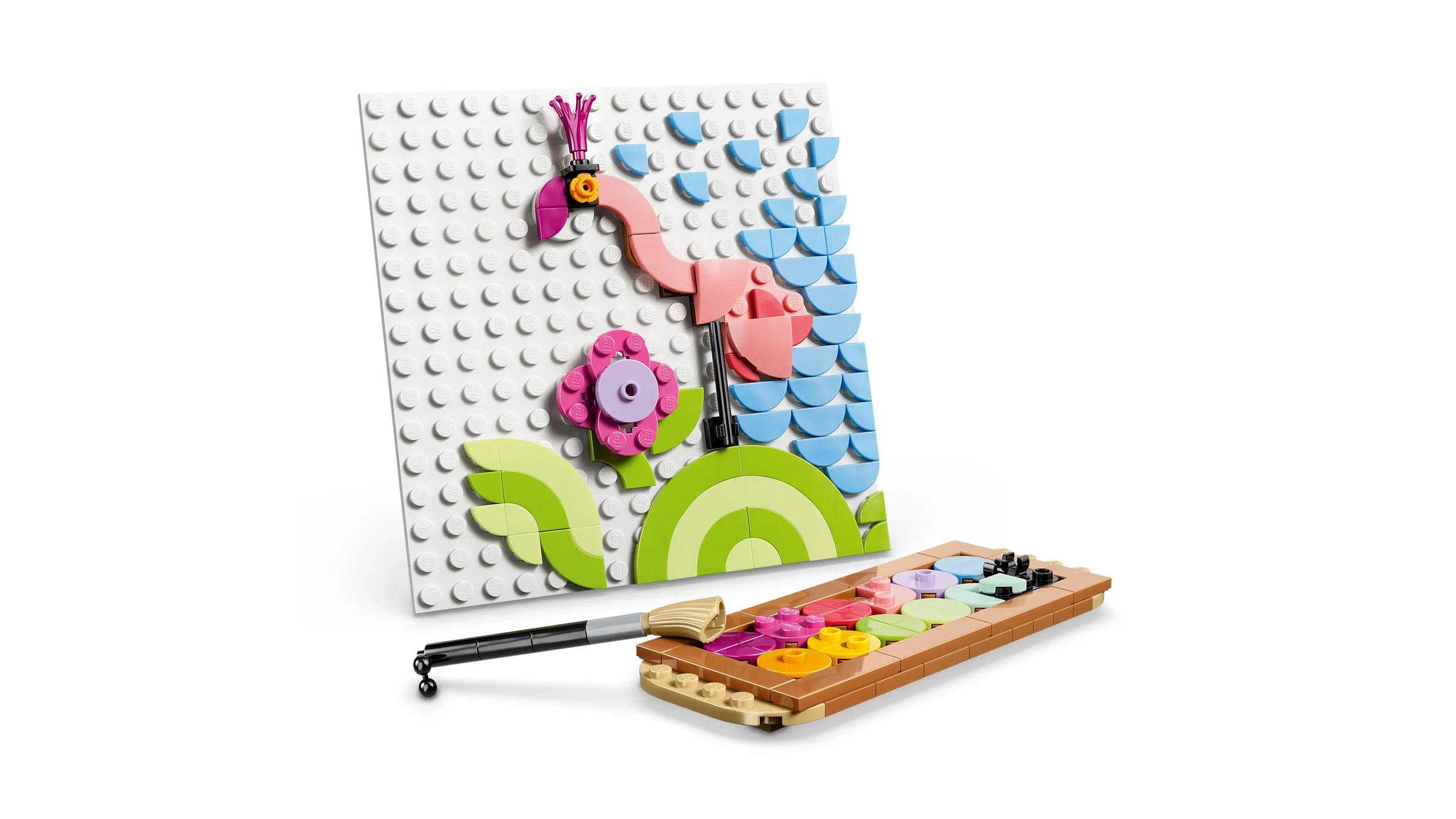 Tablou LEGO cu flamingo, paletă de culori și pensulă. Artă florală creativă.