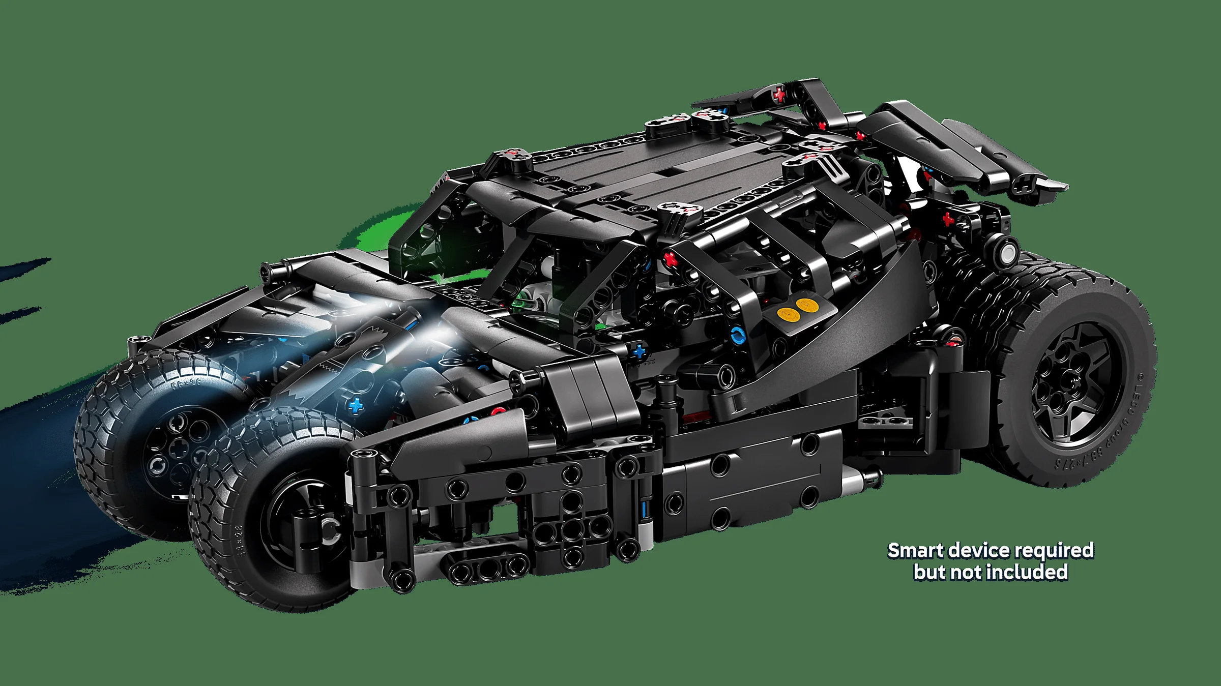 Imagine detaliată cu modelul Batmobile Tumbler, un set LEGO Technic. Aspect impunător și realist.