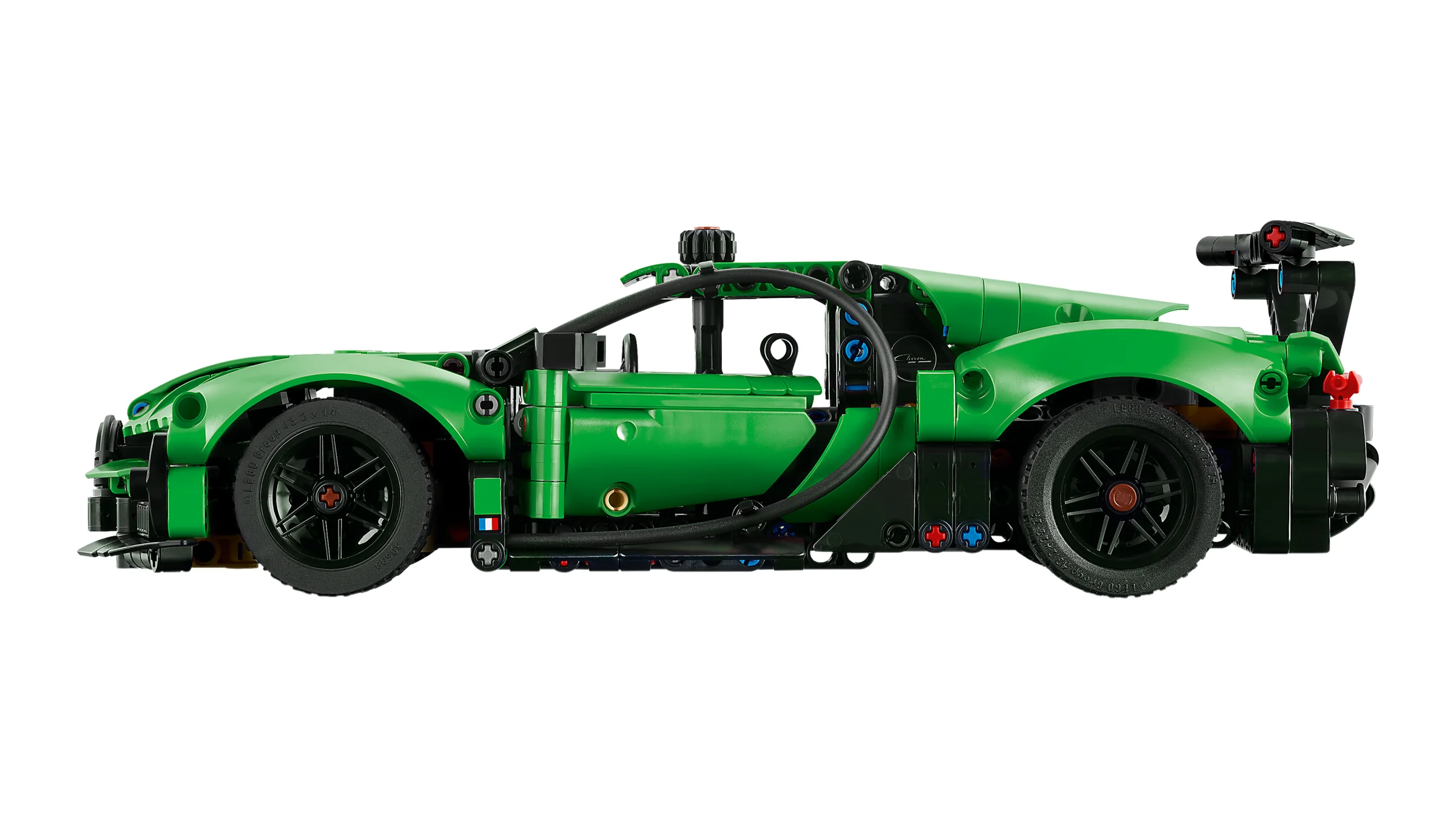Modelul Bugatti Chiron Pur Sport verde, văzut din lateral. Detalii complexe și elemente Technic.