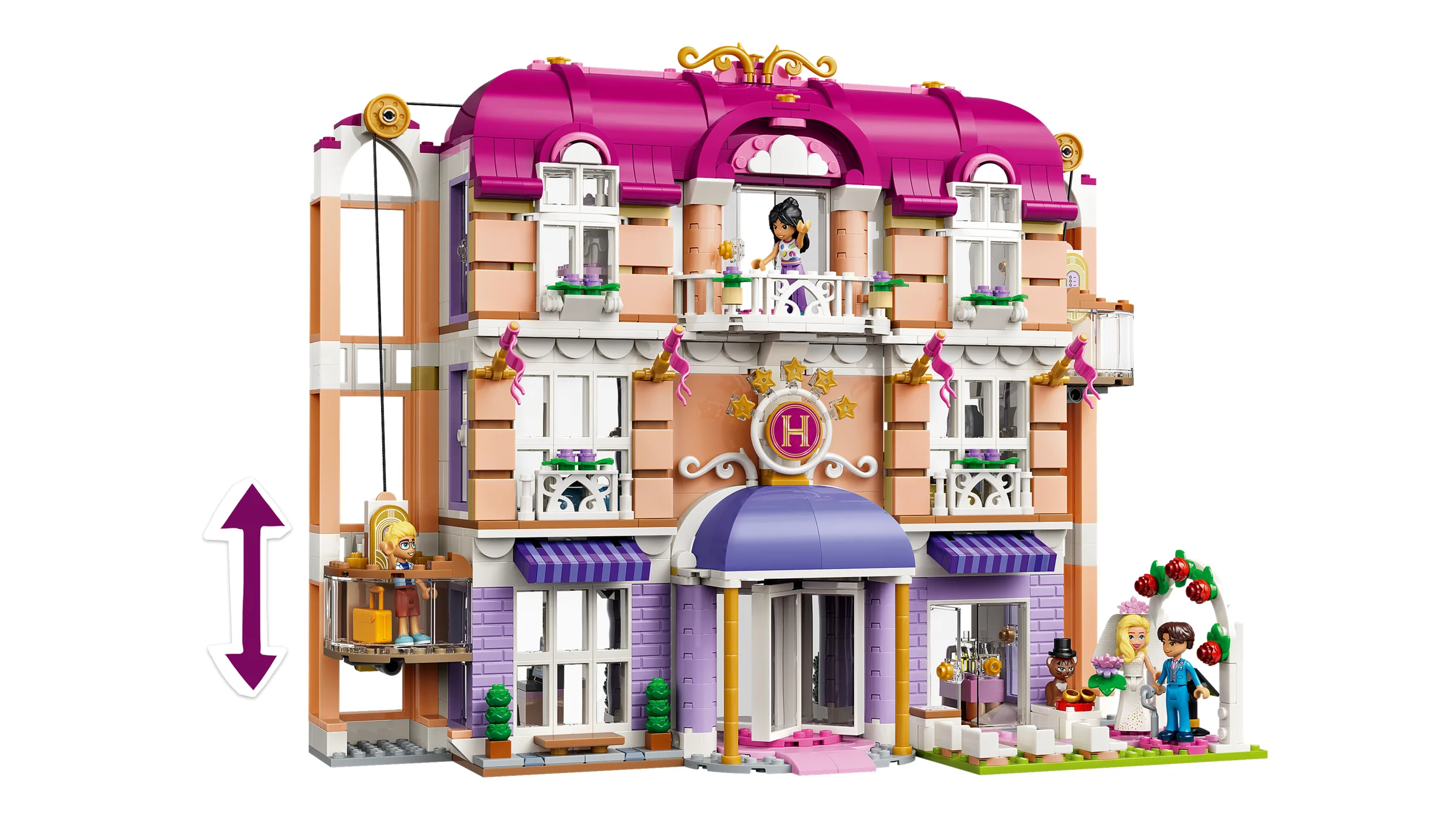 O imagine a Hotelului Grand Heartlake City LEGO Friends, cu minifigurine și detalii vizibile.
