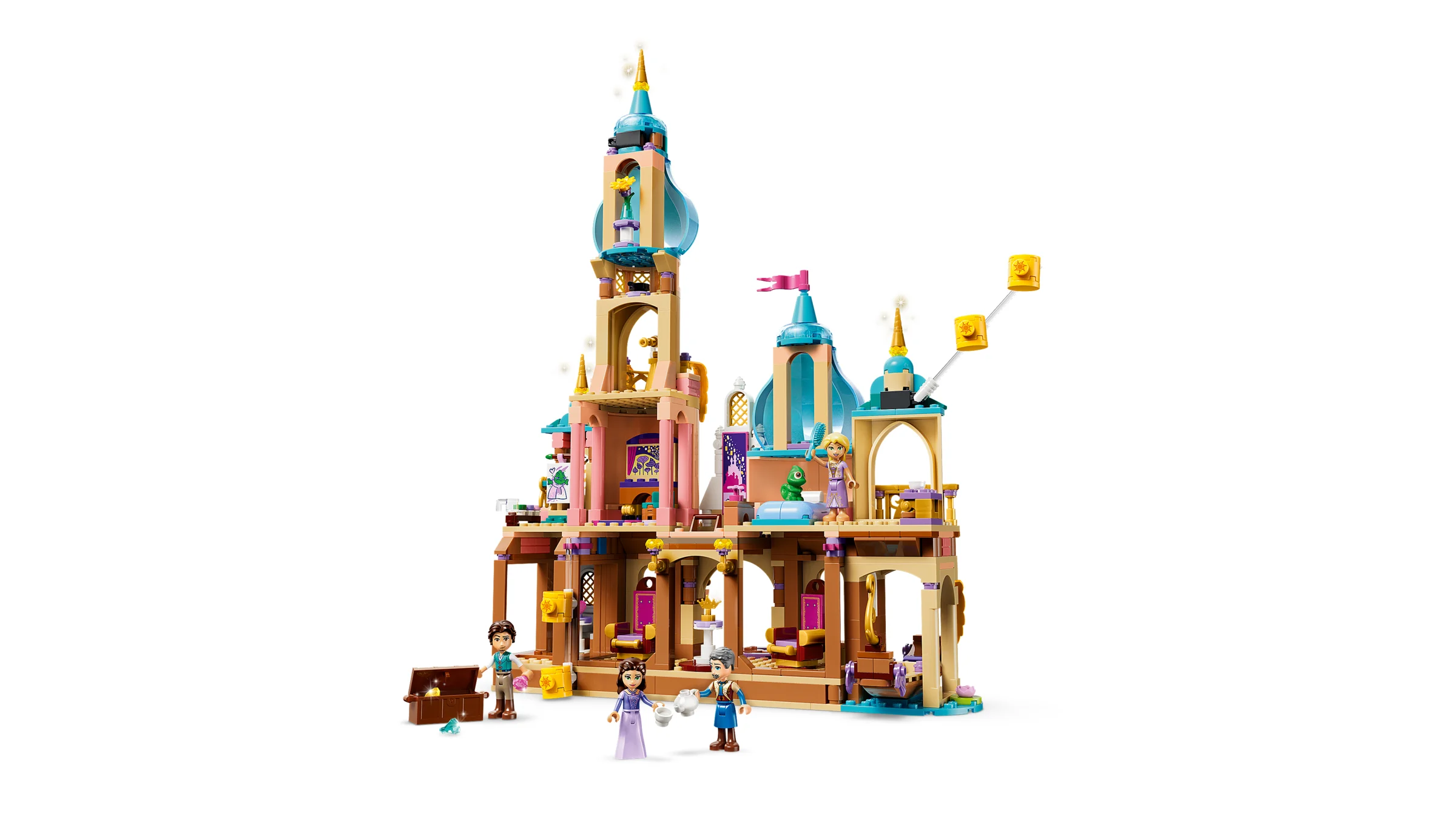 O imagine cu castelul Rapunzel, o jucărie LEGO detaliată și colorată, cu mini-figurine incluse.
