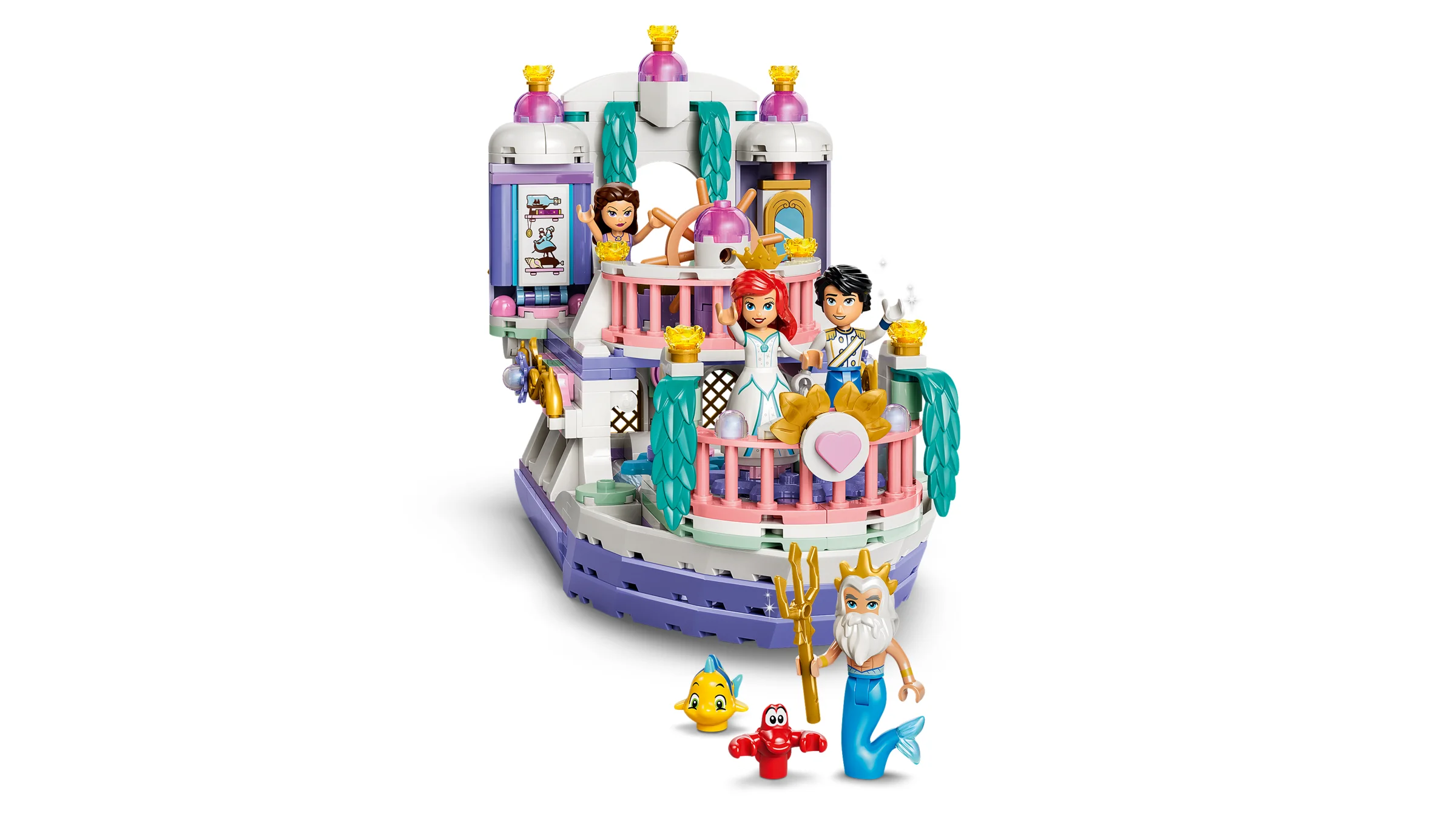 Imagine cu setul LEGO 43299, „Barca nunții regale a lui Ariel”. Prezintă personajele și detaliile. 