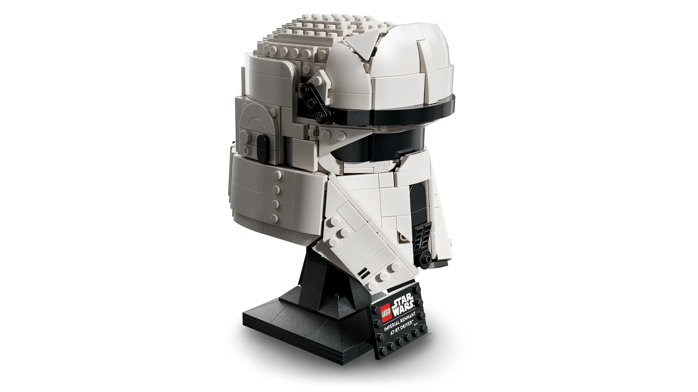 Imagine cu casca LEGO Imperial Remnant AT-RT Driver, pe un suport. O construcție detaliată din cărămizi LEGO.