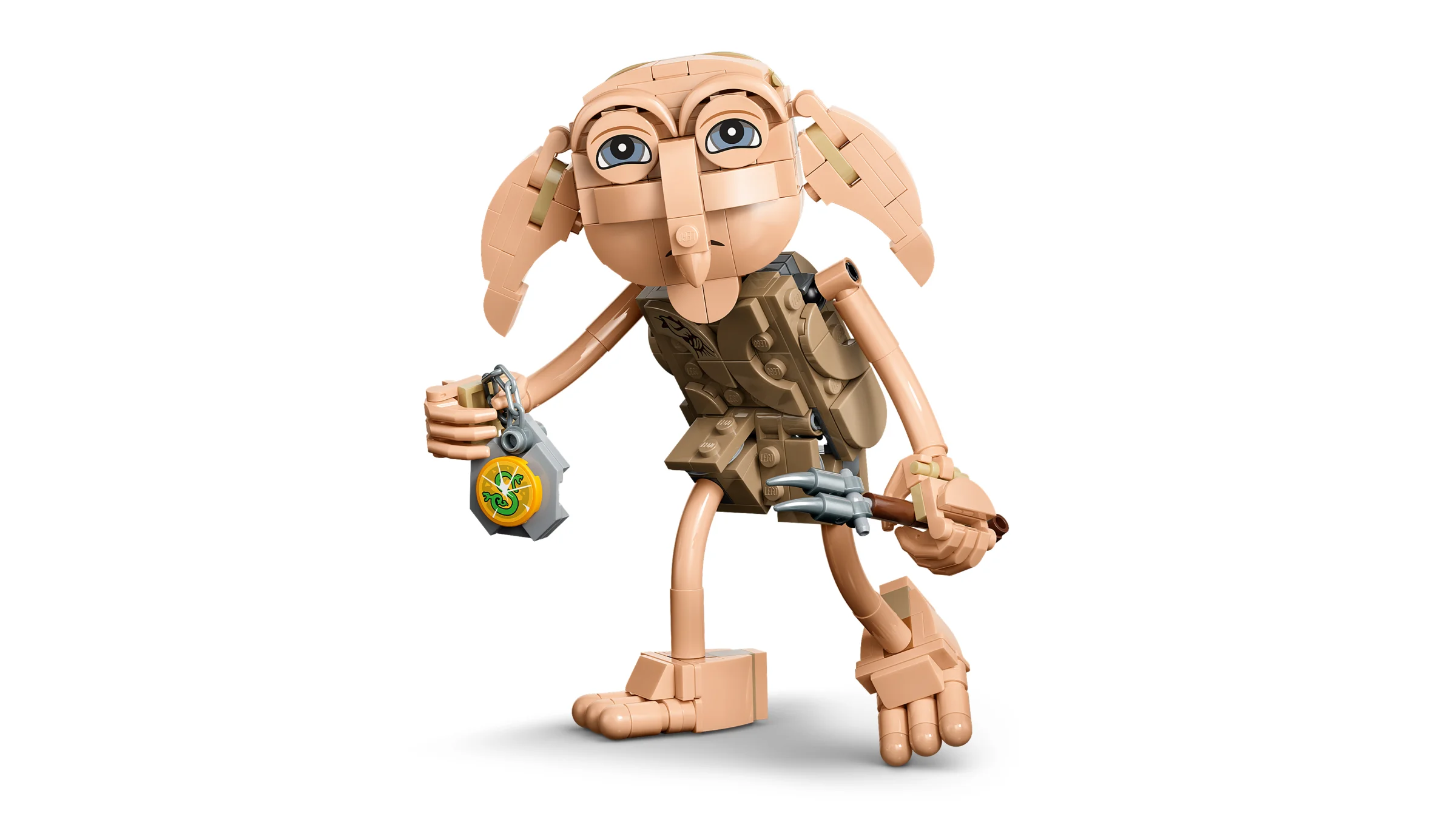 O imagine detaliată a lui Dobby, elful de casă, construit din piese LEGO. Un model impresionant.