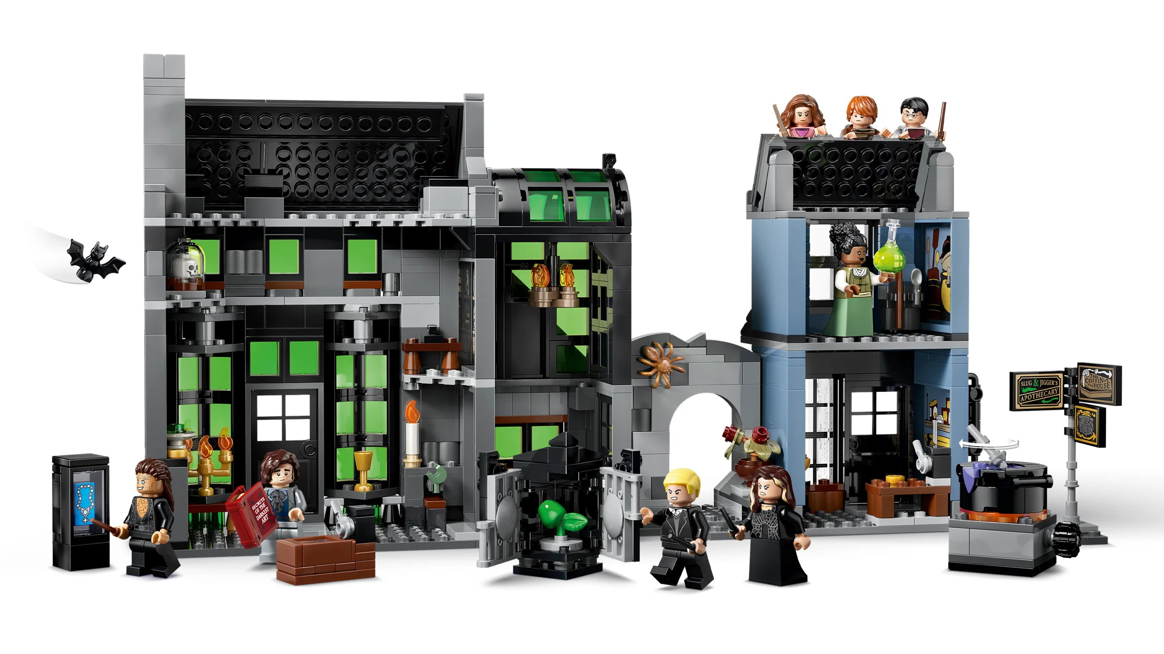 Imagine cu setul LEGO 76471, Diagon Alley, cu minifigurine și detalii ale magazinelor întunecate.