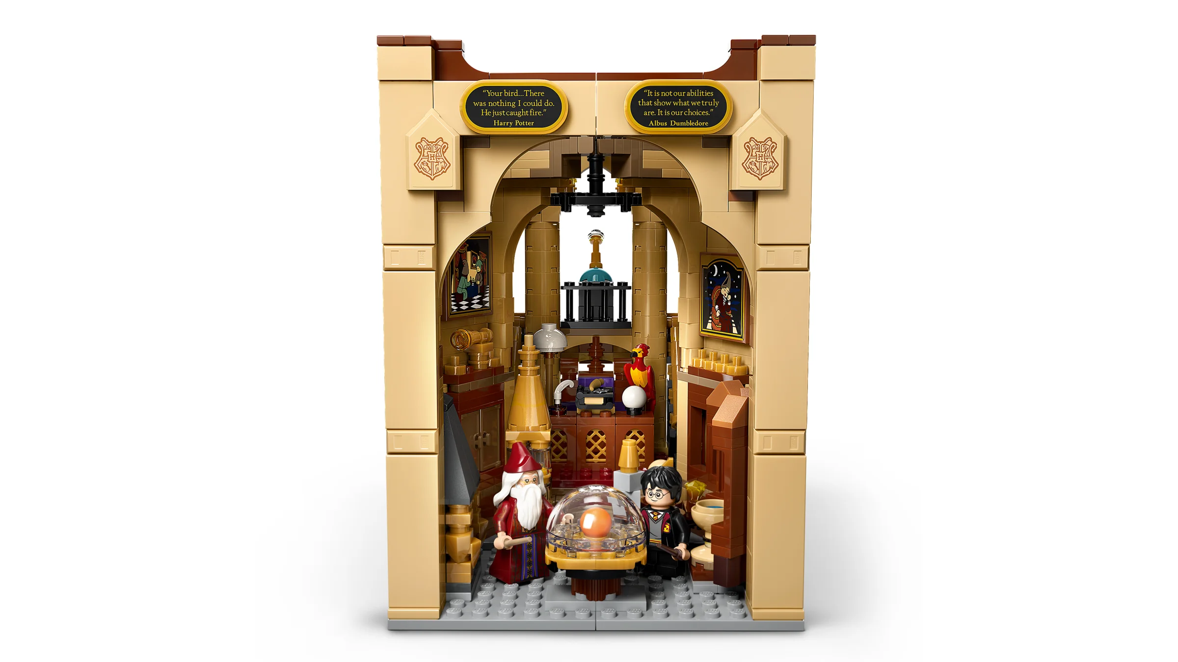 O imagine detaliată a diorama LEGO Dumbledore's Office, parte din colecția Harry Potter.