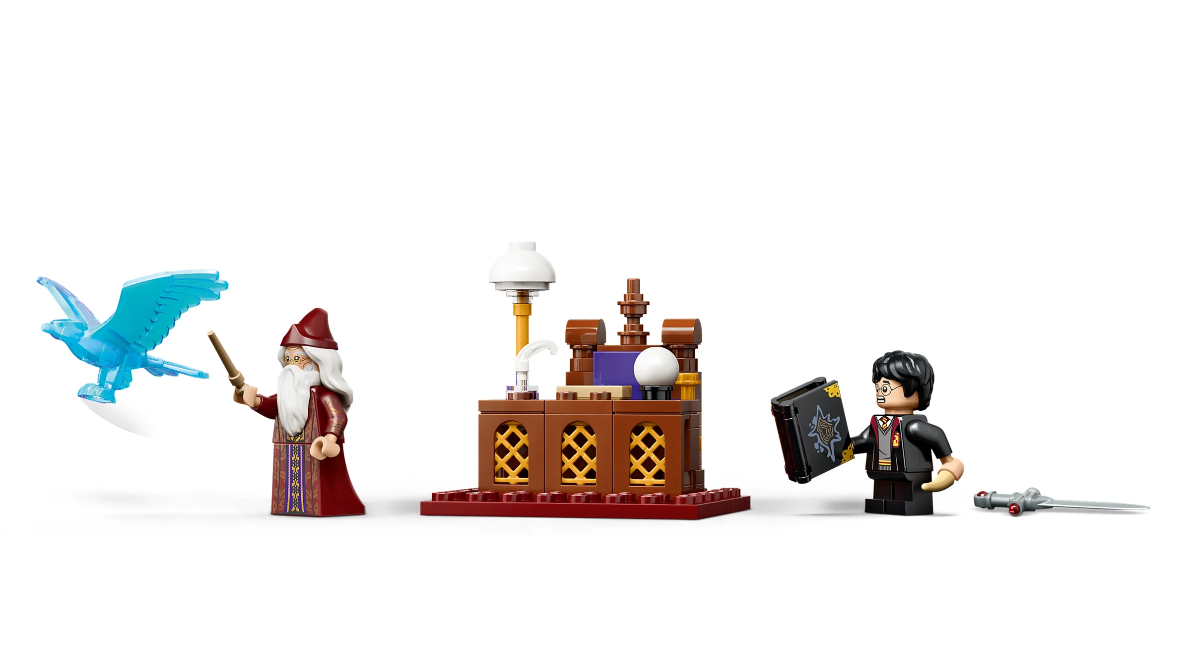 Setul LEGO 76478 prezintă biroul lui Dumbledore cu minifigurine și accesorii.