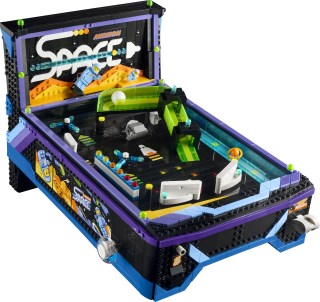 LEGO lansează Arcade Pinball Machine: Prima mașină de pinball funcțională din cărămizi cu tematică Classic Space