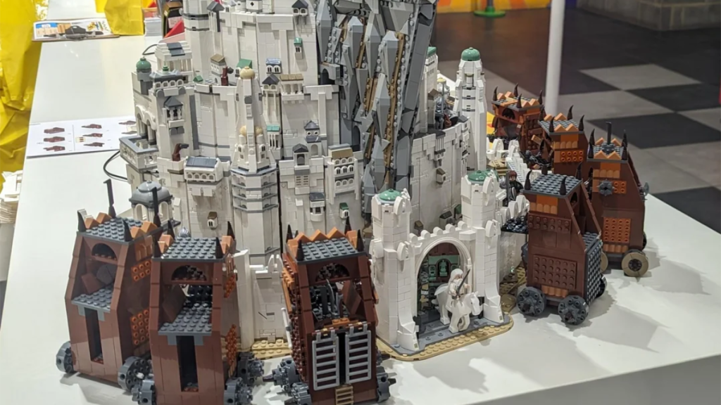 Instrucțiuni dezvăluite: Cum poți construi propriul Siege Tower pentru noul set LEGO 11377 Minas Tirith