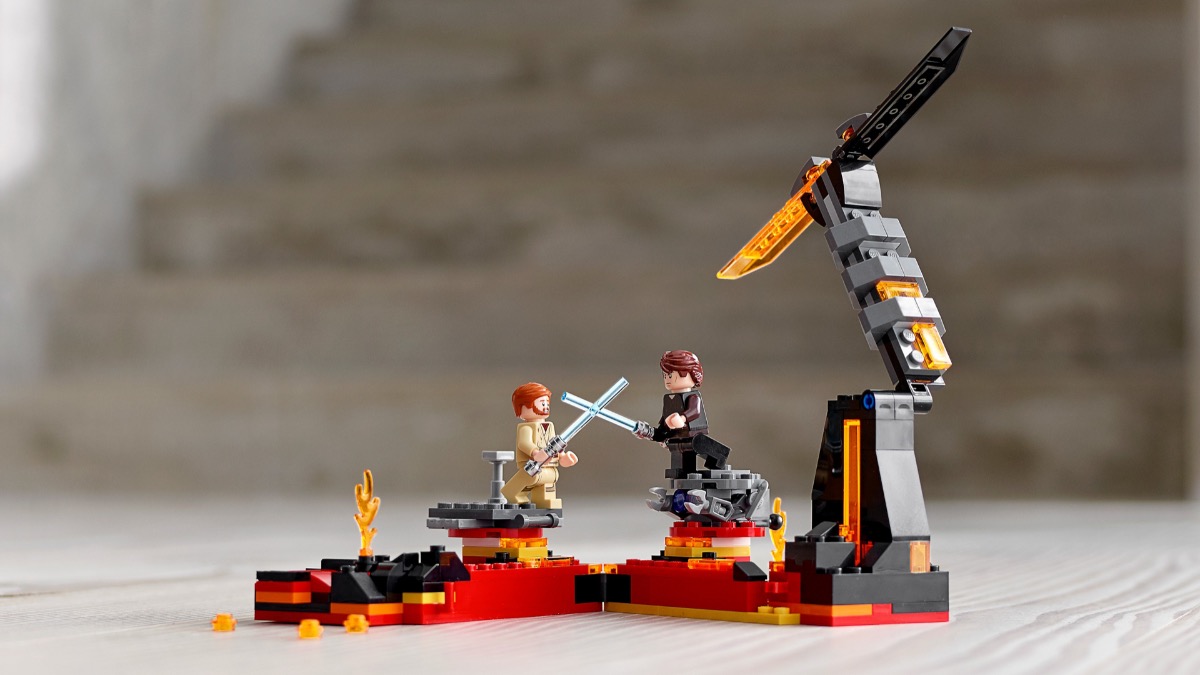 Record mondial savuros: Un constructor german a creat cel mai mare cârnat din piese LEGO din lume