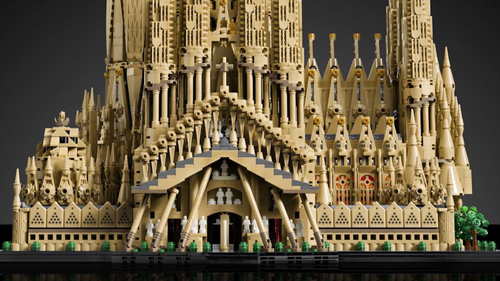 LEGO lansează Sagrada Família: Cel mai mare set din toate timpurile depășește pragul de 12.000 de piese