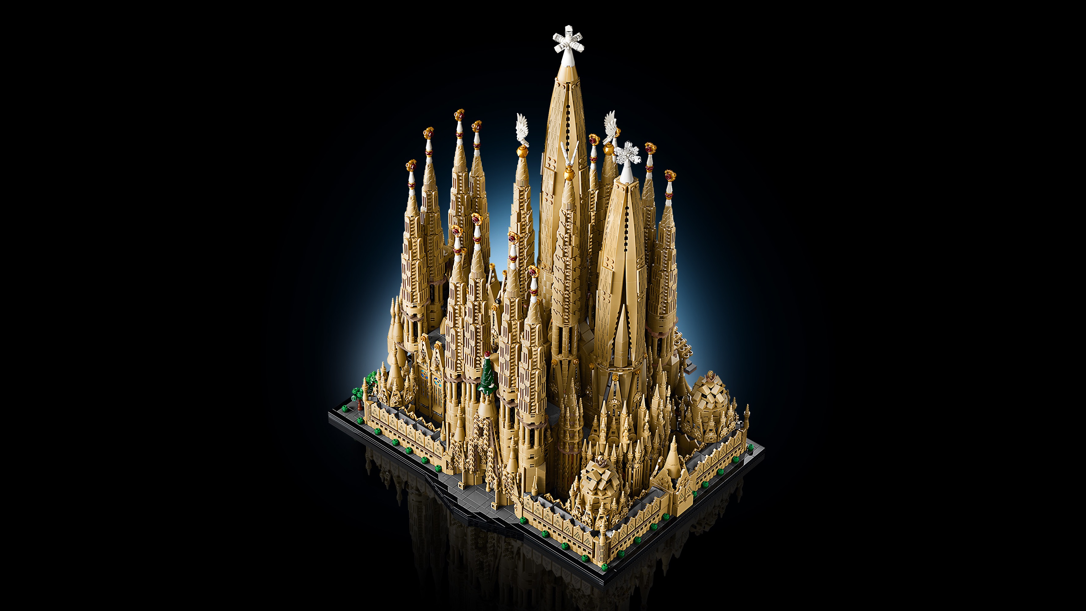 LEGO lansează cel mai mare set din istorie: Monumentala Sagrada Família (21065) redefinește limitele construcției