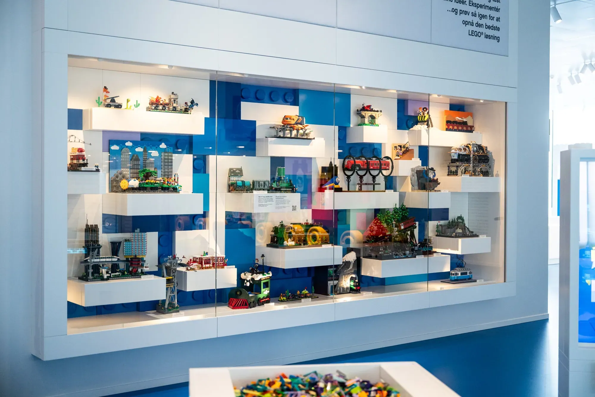 Modelele câștigătoare LEGO Ideas ajung în inima Billund: O nouă expoziție spectaculoasă la LEGO House