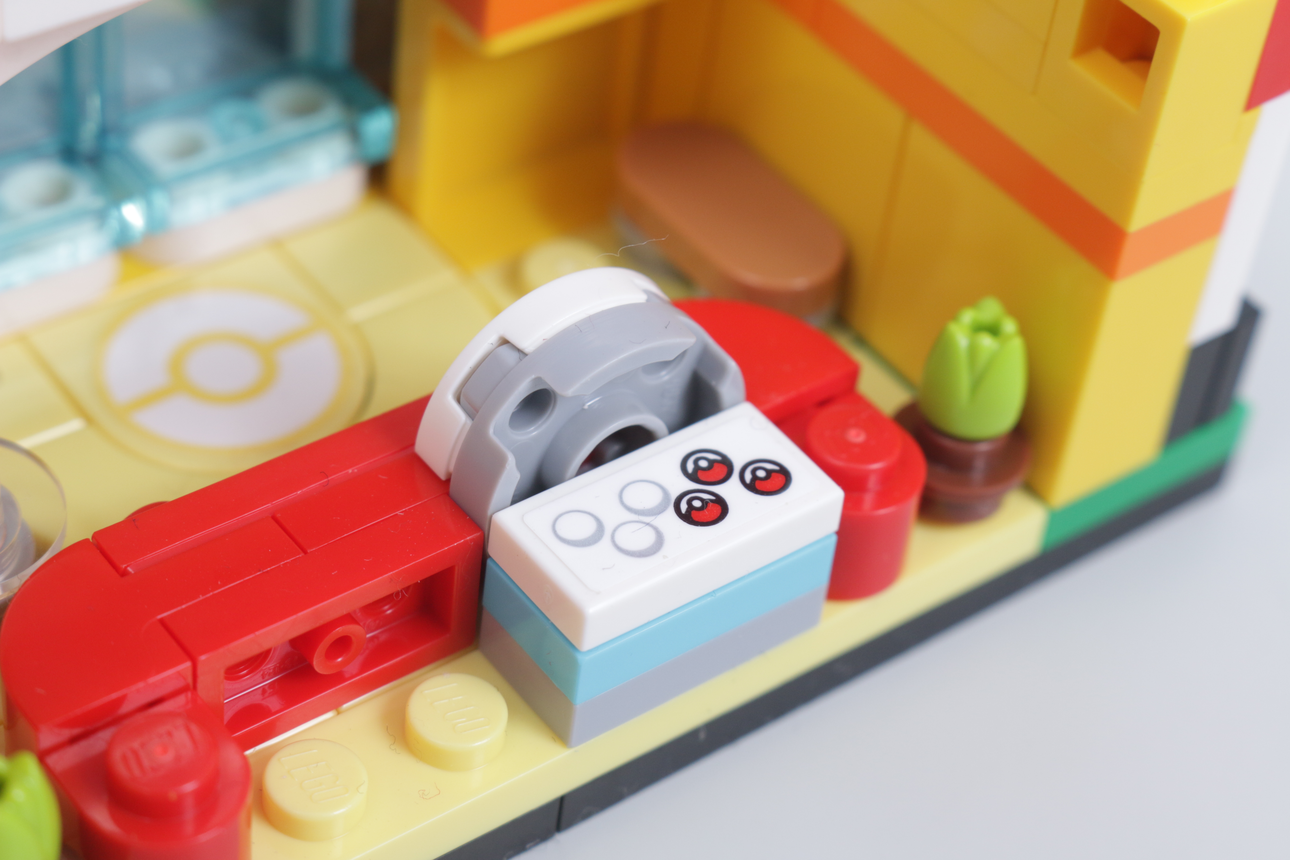 Universul LEGO Pokémon se extinde în 2026: Detalii despre varietatea incredibilă de Poké Balls și noile seturi anunțate