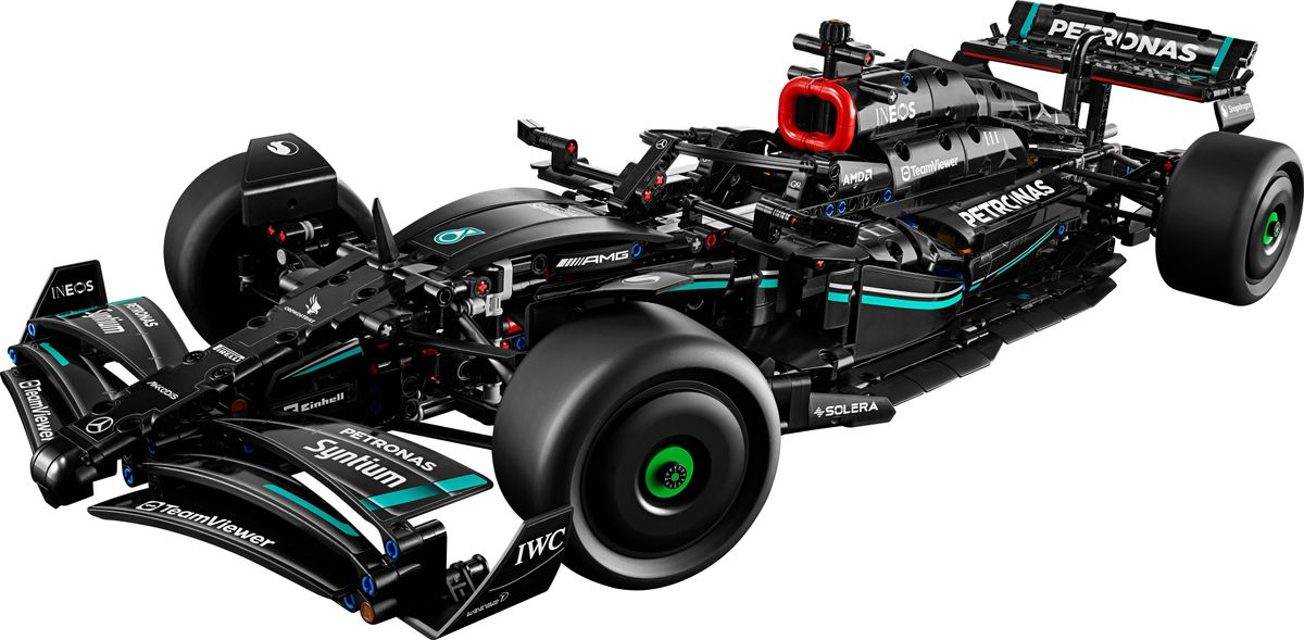 LEGO anunță noul set Aston Martin Aramco AMR25: Grila Formula 1 Technic este aproape completă