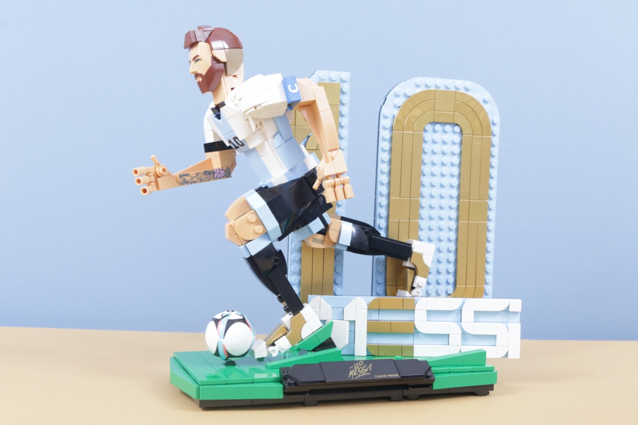 Vedetele fotbalului mondial strălucesc la Cupa Mondială 2026: Cum se compară performanța din teren cu noile seturi LEGO Editions